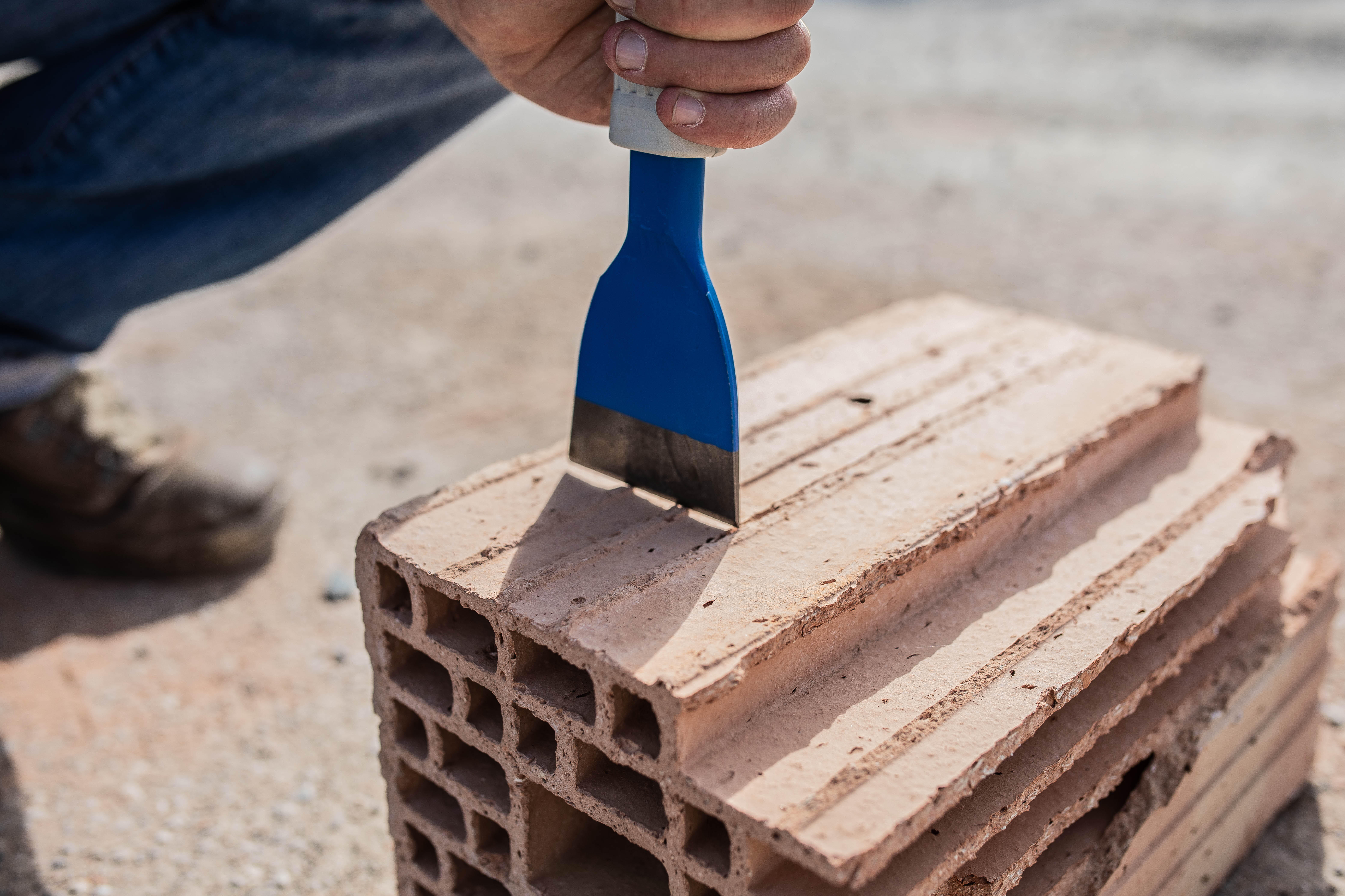 Ciseau à brique + pare-coups 70 mm x 230 mm REVEX - 3