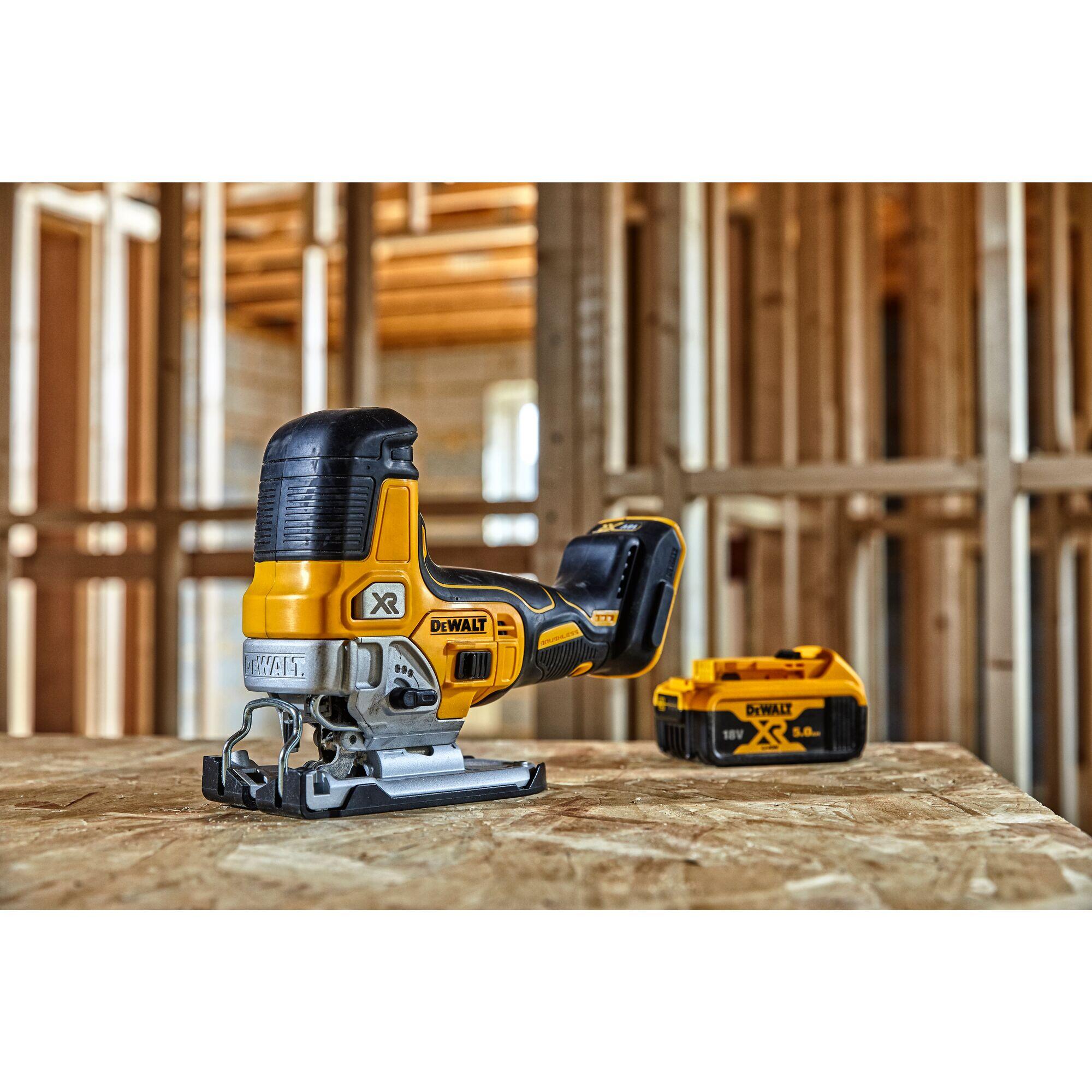 Scie sauteuse DEWALT XR 18V, Poignée Champignon Sans Batterie, DCS335NT-XJ - 7
