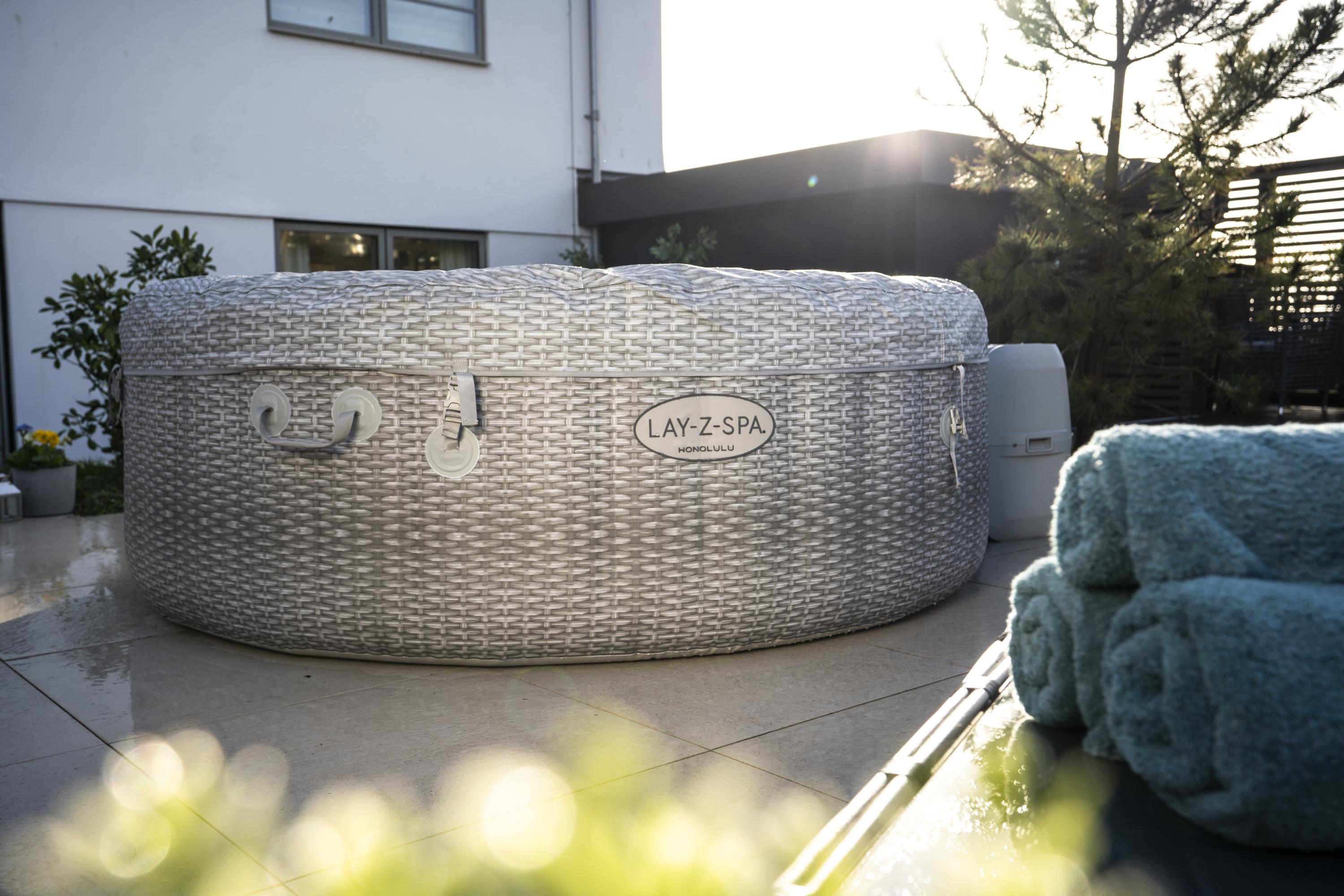 Spa de exterior hinchable BESTWAY de 196x71x196cm con 6 plazas - 15