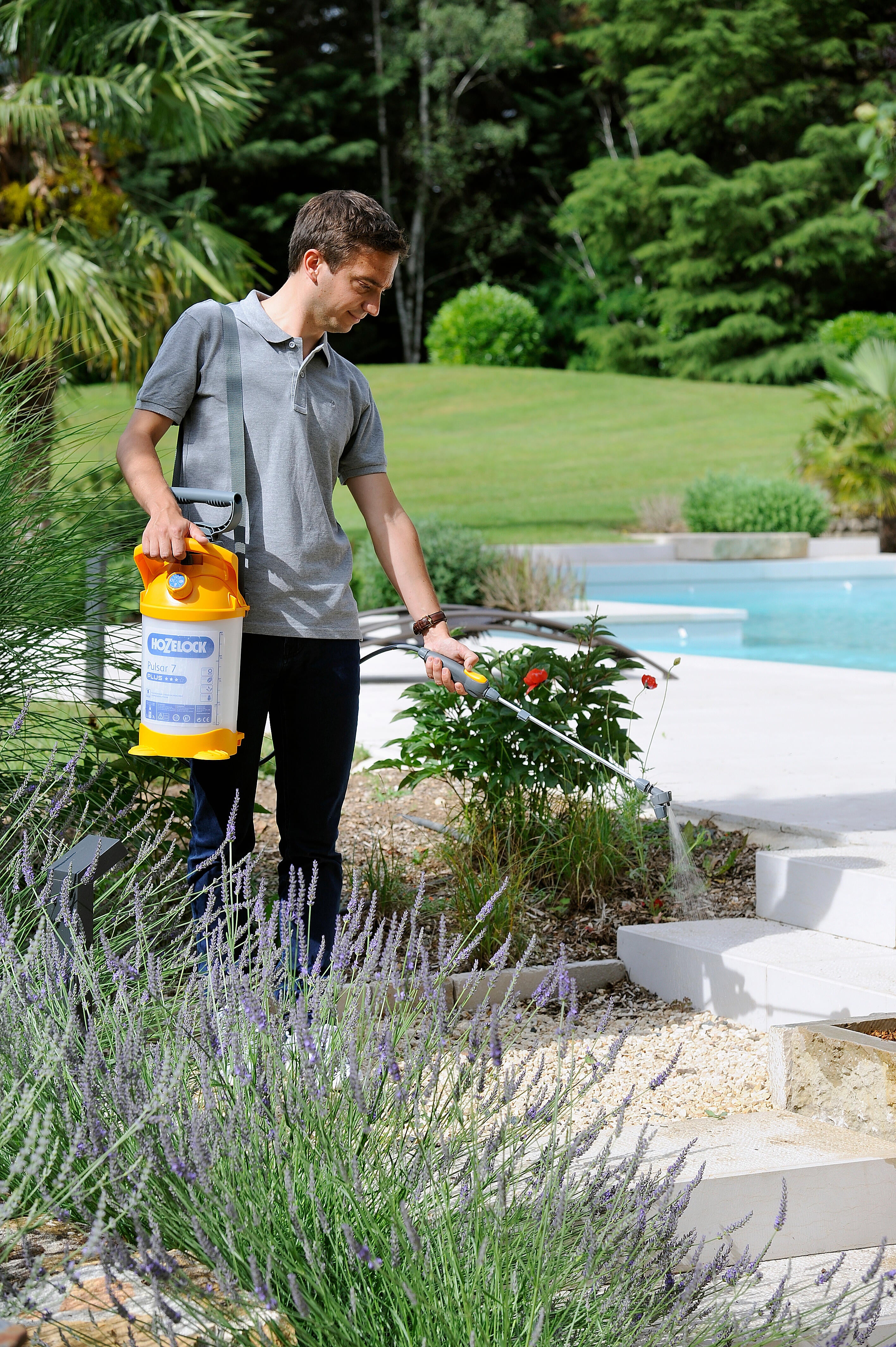 Pulvérisateur à pression HOZELOCK Pulsar 5 l + buse multi-usages 3 jets - 4