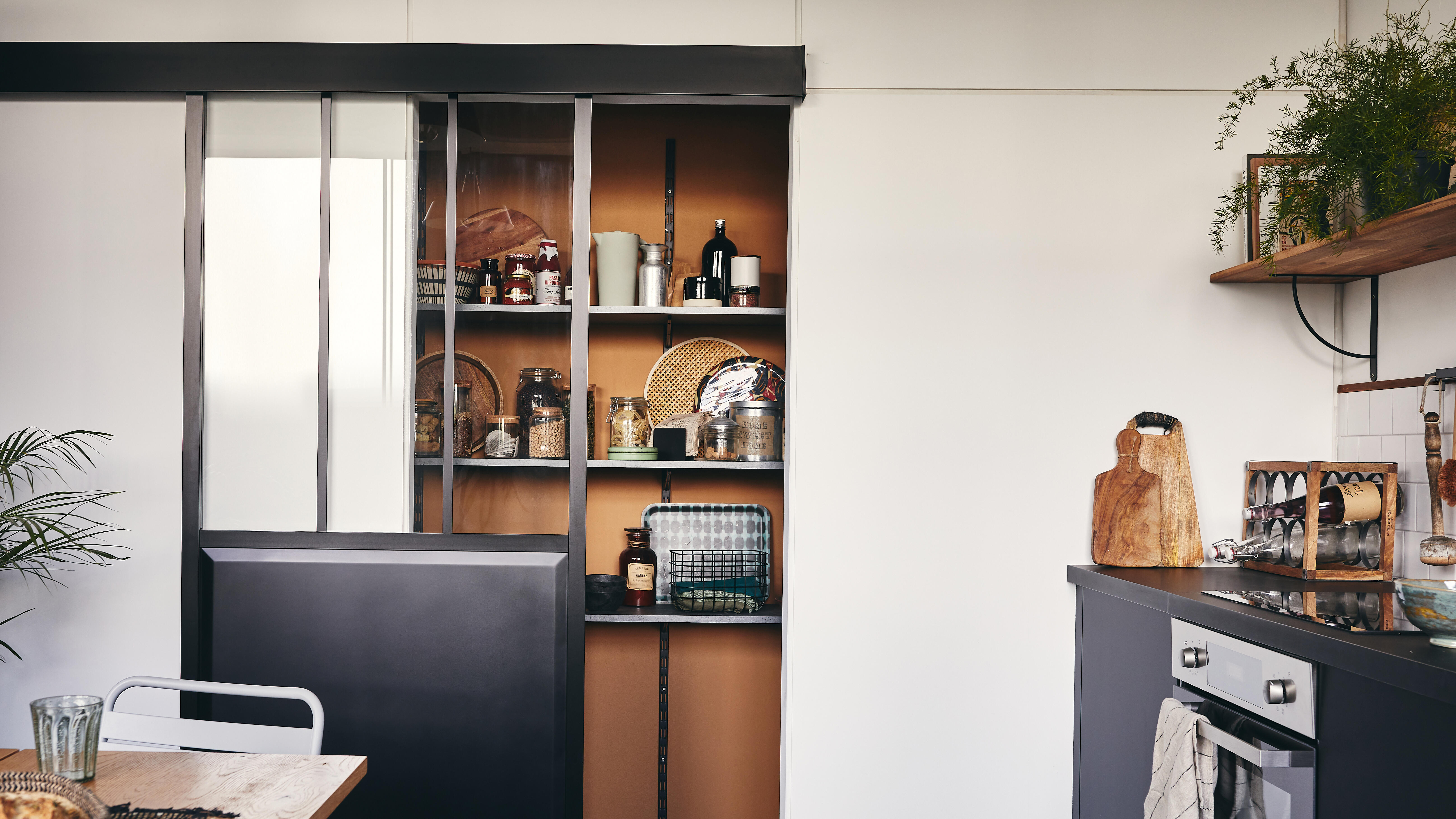 Guia de parede para porta de correr ARTENS KIT GUARNIÇÃO ALUMÍNIO PRETO 186CM - 18