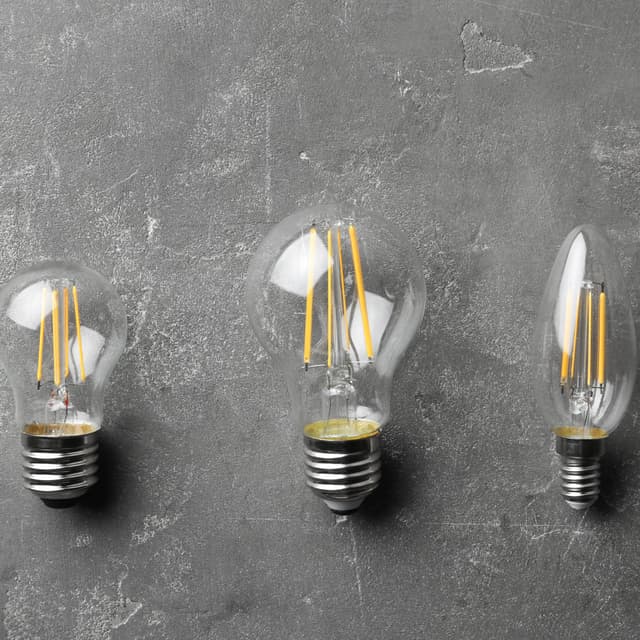 Lampadine LED a filamento o opache: ecco le differenze
