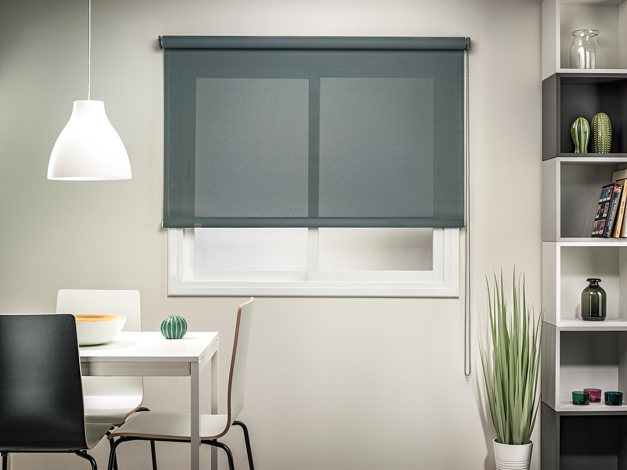 Estor enrollable screen 5% térmico con cadena Industry PVC liso gris oscuro de 180x250cm - 11