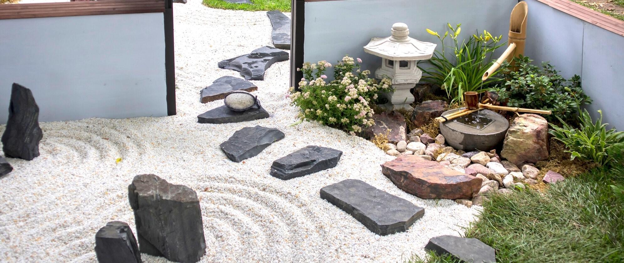 Giardino zen in miniatura da tavolo: come costruirne uno per l'ufficio