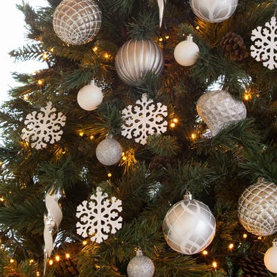 Ideas para decorar el árbol de Navidad y que sea único | Leroy Merlin