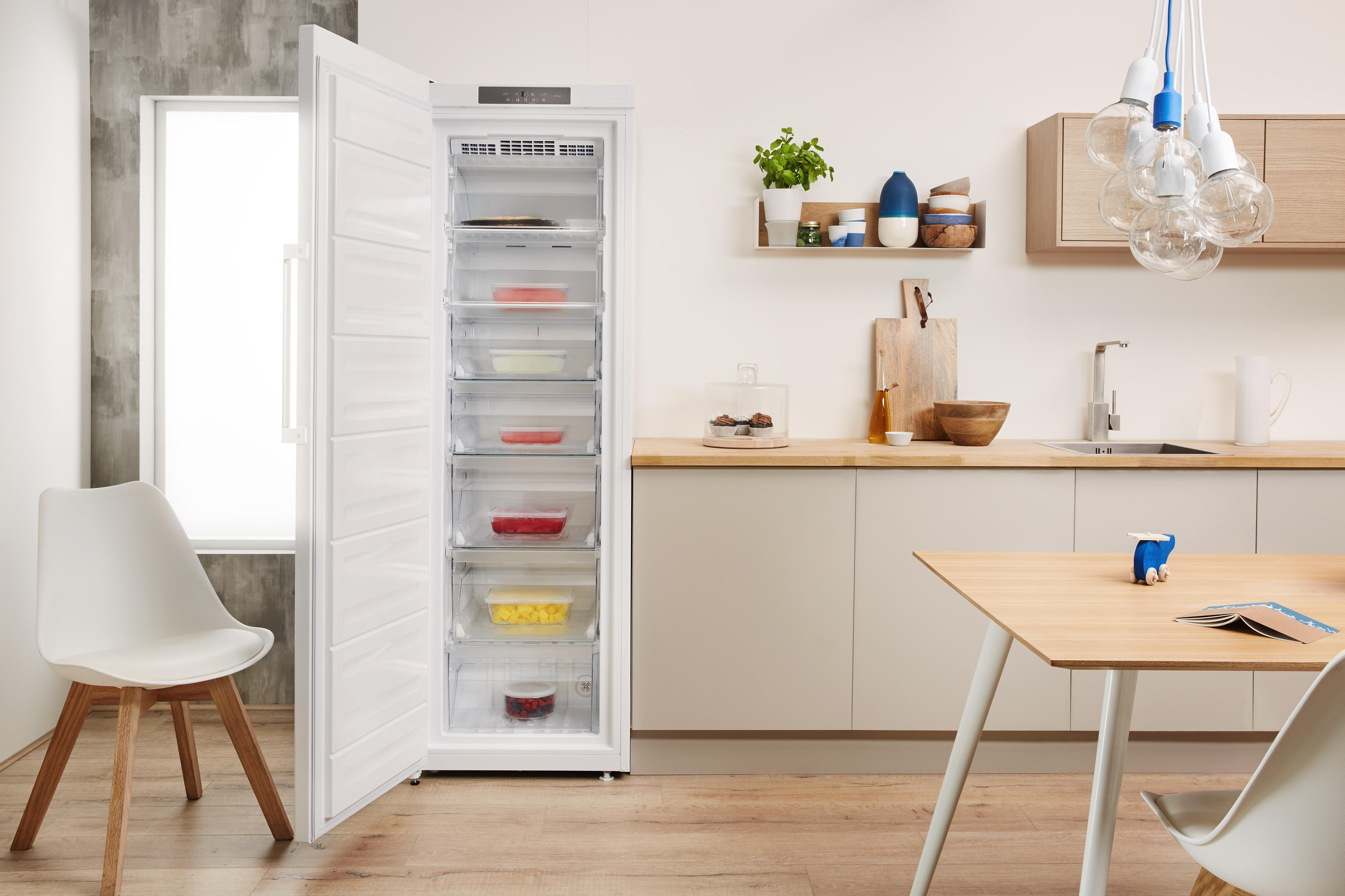 Congelador vertical INDESIT UI8 F2C W 188x60cm 263L blanco clase E - 5