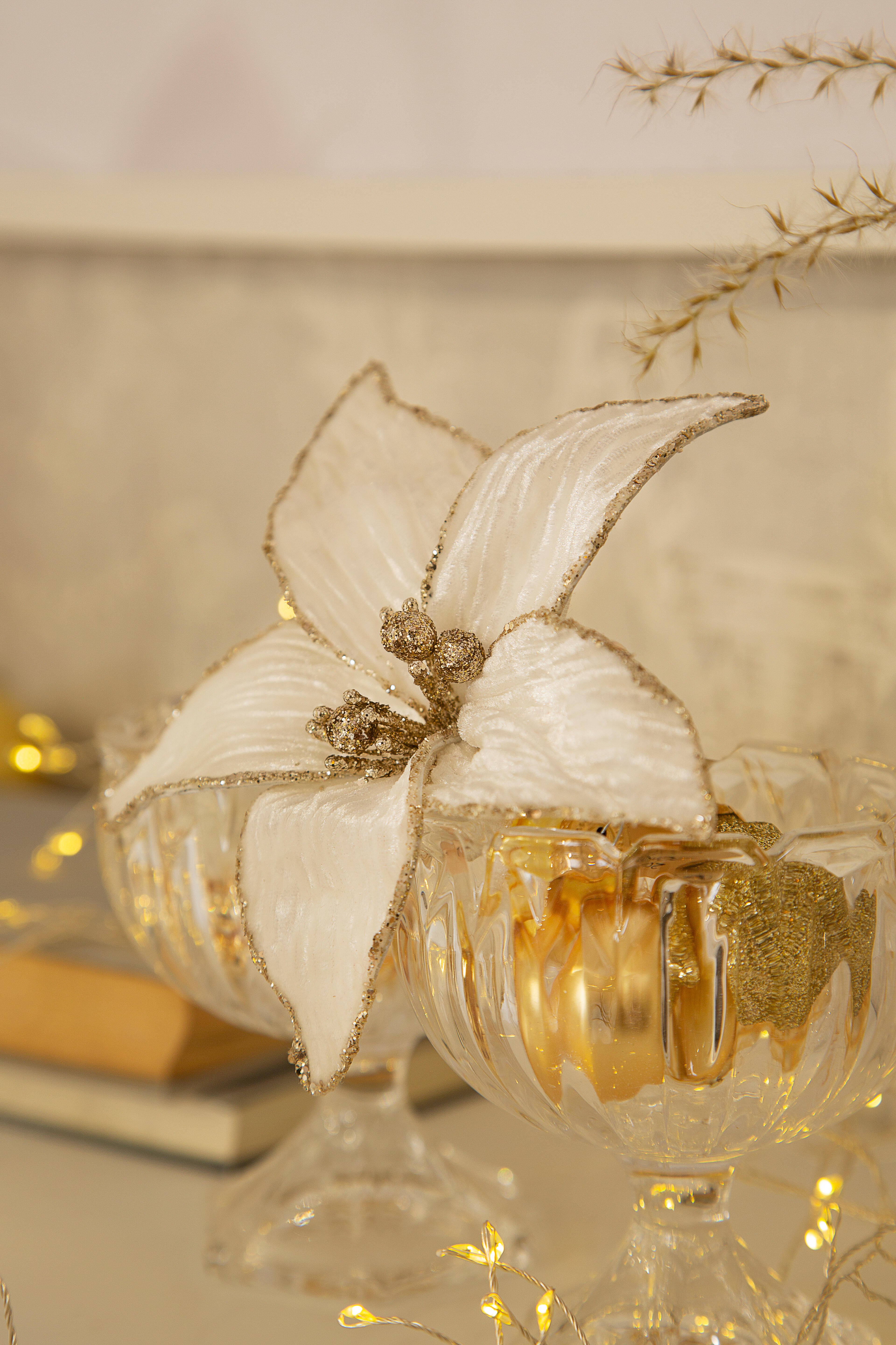 Enfeite clip poinsettia 15.5 cm branco e dourado - 4