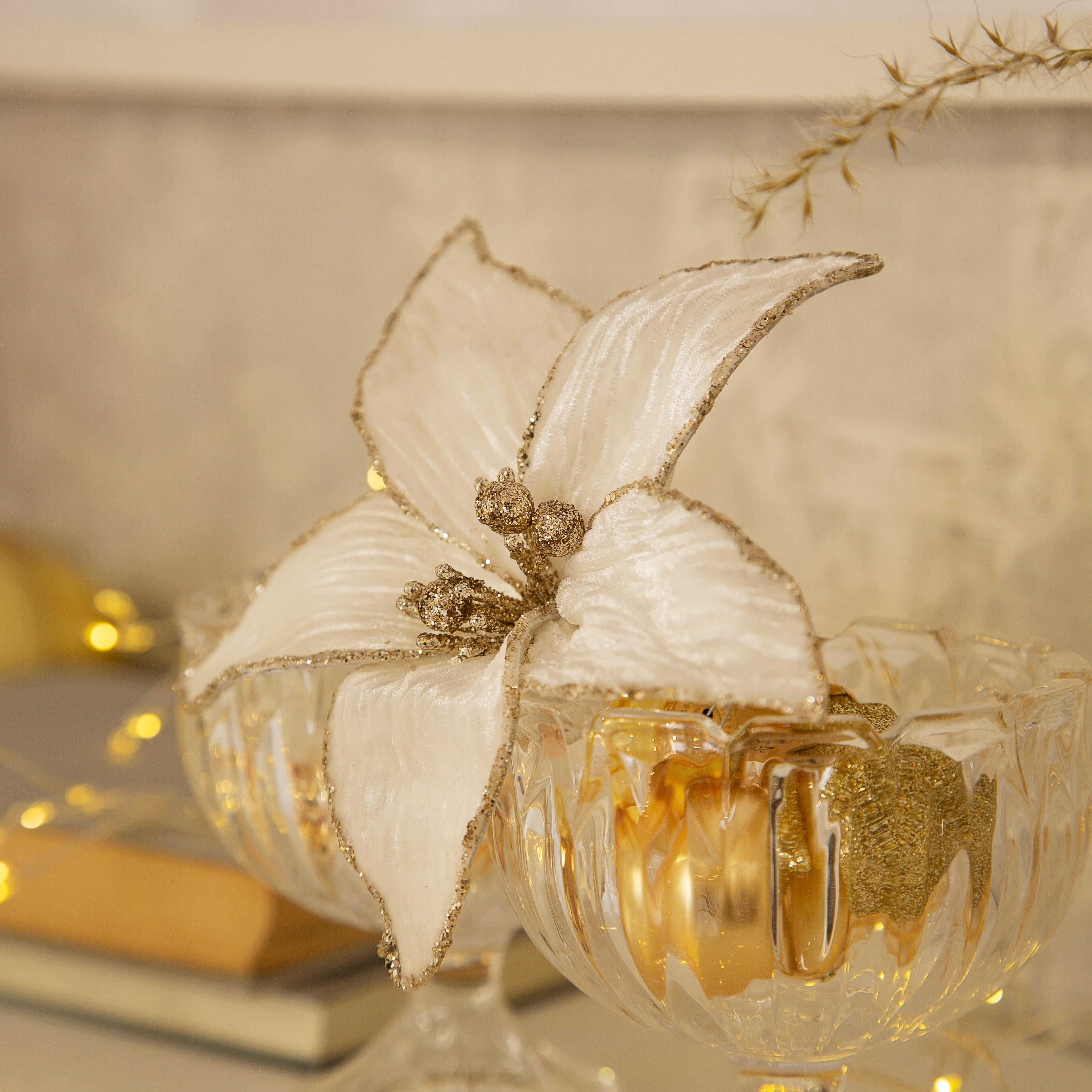 Enfeite clip poinsettia 15.5 cm branco e dourado - 3