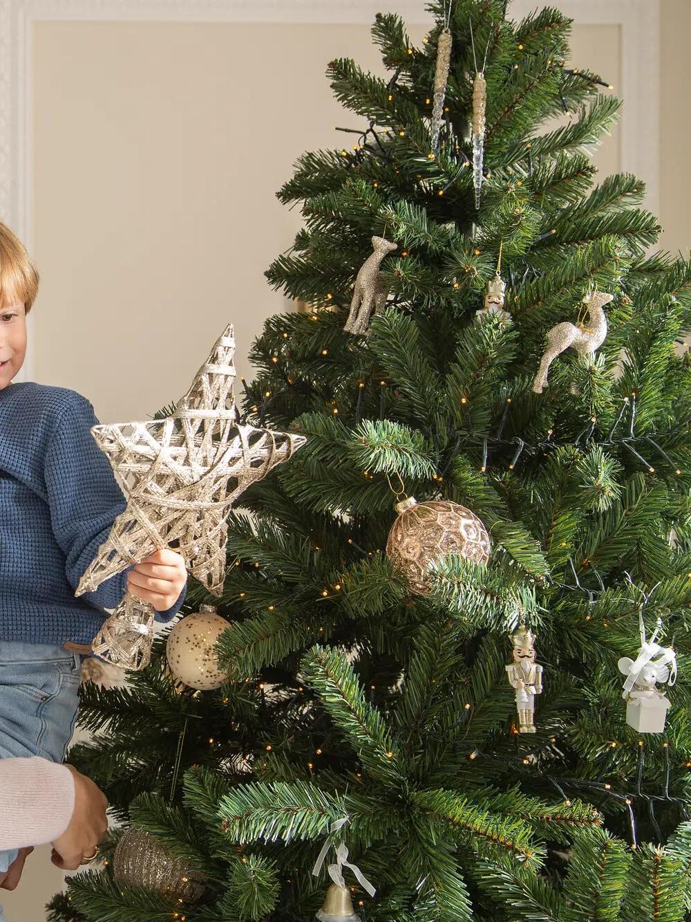 Ideas para decorar el árbol Navidad y que sea único Leroy Merlin