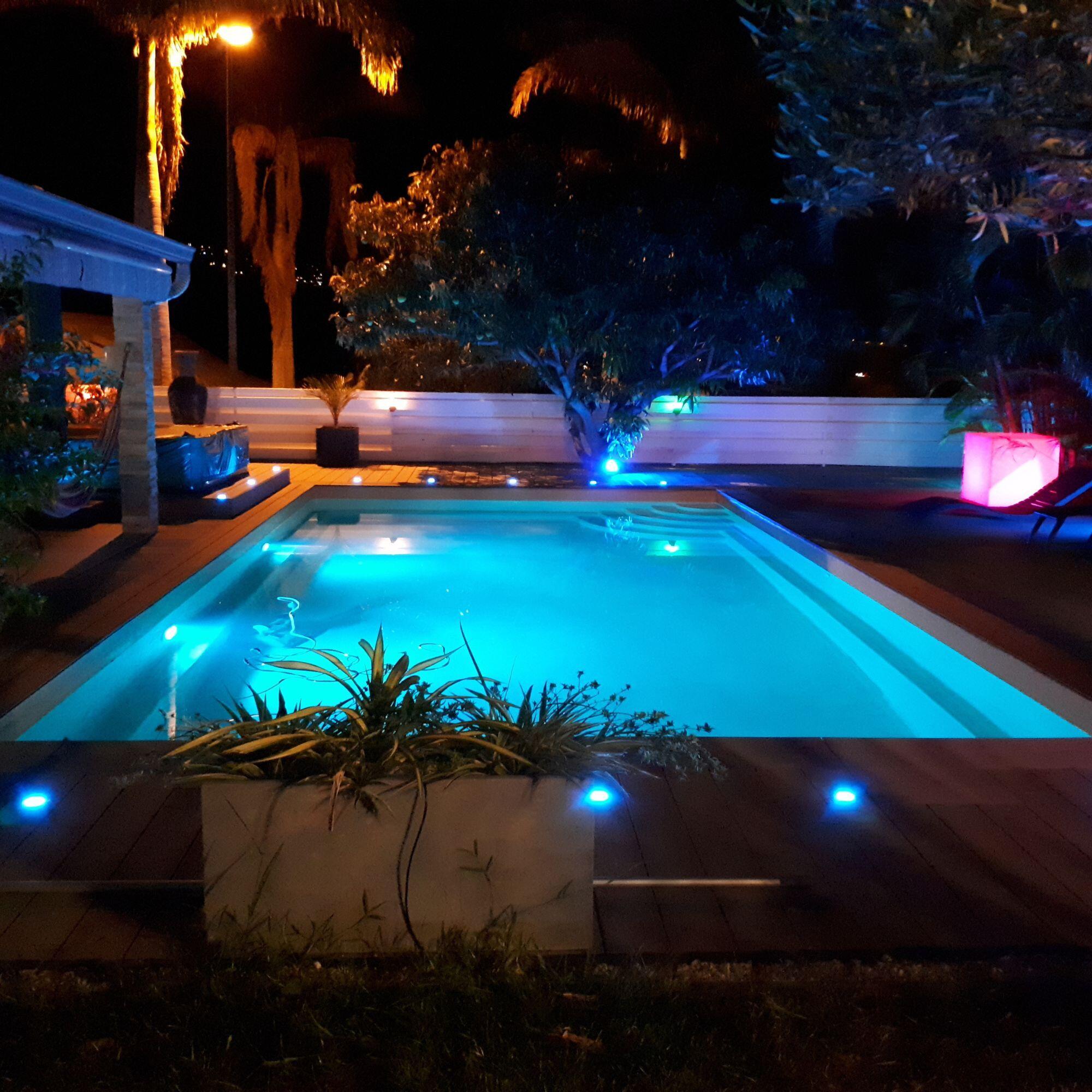 Éclairage d'une terrasse piscine à Marmande - Applique extérieure LED