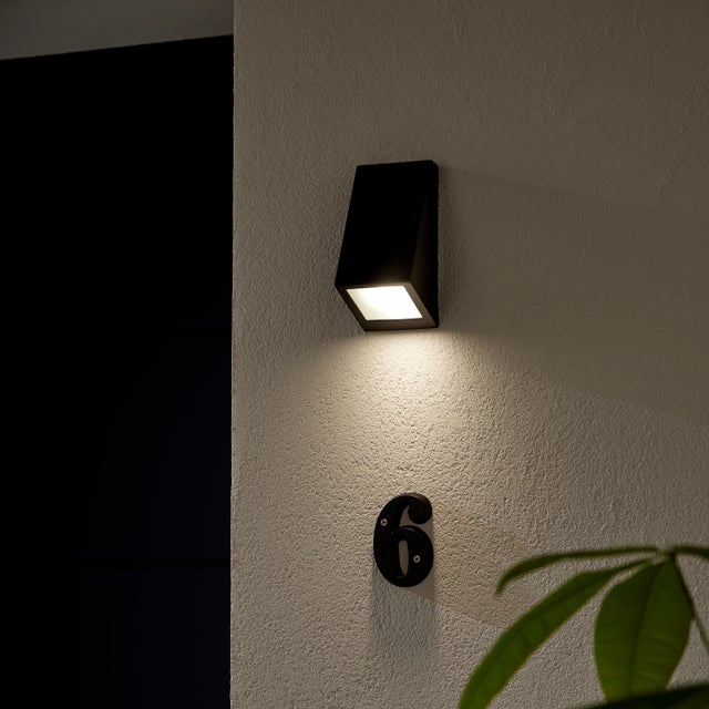 Aplique de pared exterior resistente al agua Balboa INSPIRE de vidrio negro y de aluminio compatible con casquillo GU10 IP44