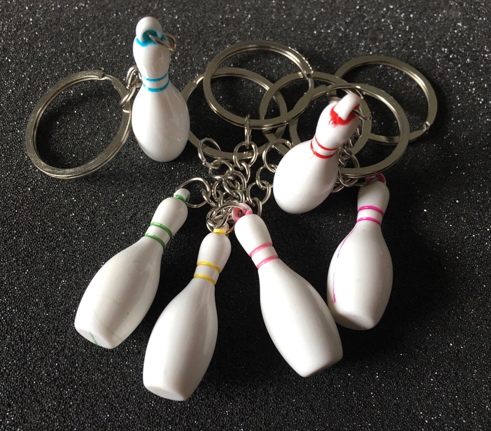 Keboyoe 18 Pièces Porte Clé Bowling Pins Porte Clé Boule de Bowling | Mini Bowling Porte Clés Bowling Pin Keychains Bowling Clé Pendentif pour Faveurs Fêtes Enfants,Passionnés de Bowling,Souvenir