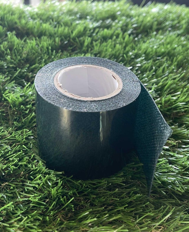 Nastro bi-adesivo BANDA BIADESIVA PER PRATO  CM5 X 10 MT in poliestere verde l 0.05 m x  L 10 m
