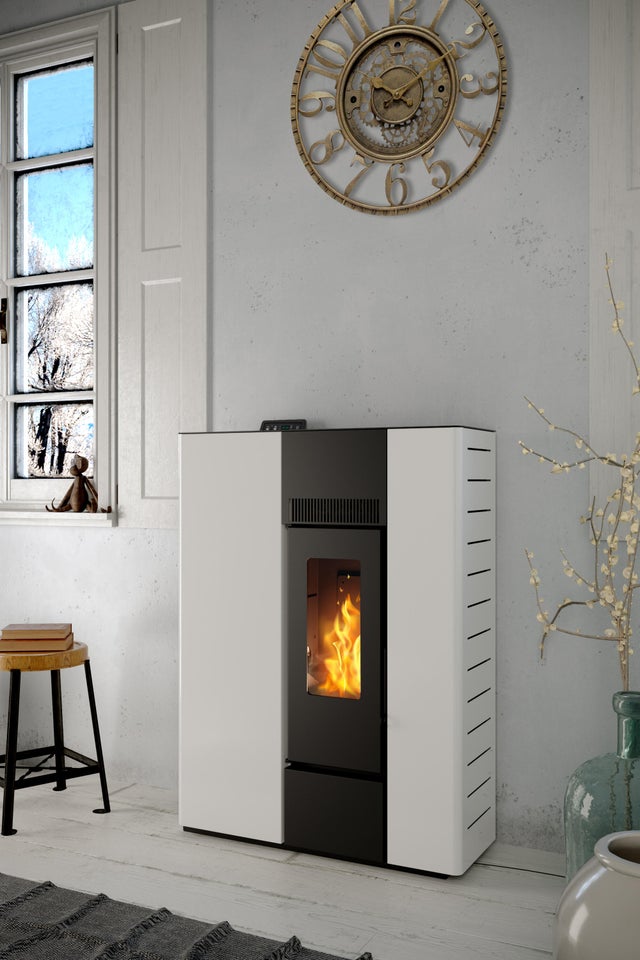Stufa A Pellet Canalizzata Courmayeur 8,74 KW WiFi - Nera, Classe A+, Con Telecomando