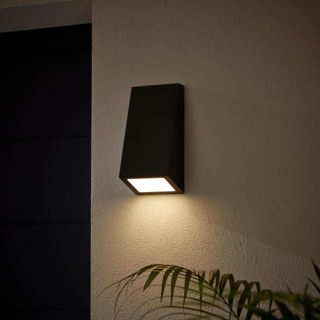 Aplique de pared exterior resistente al agua Balboa INSPIRE de vidrio negro y de aluminio compatible con casquillo E27 IP44