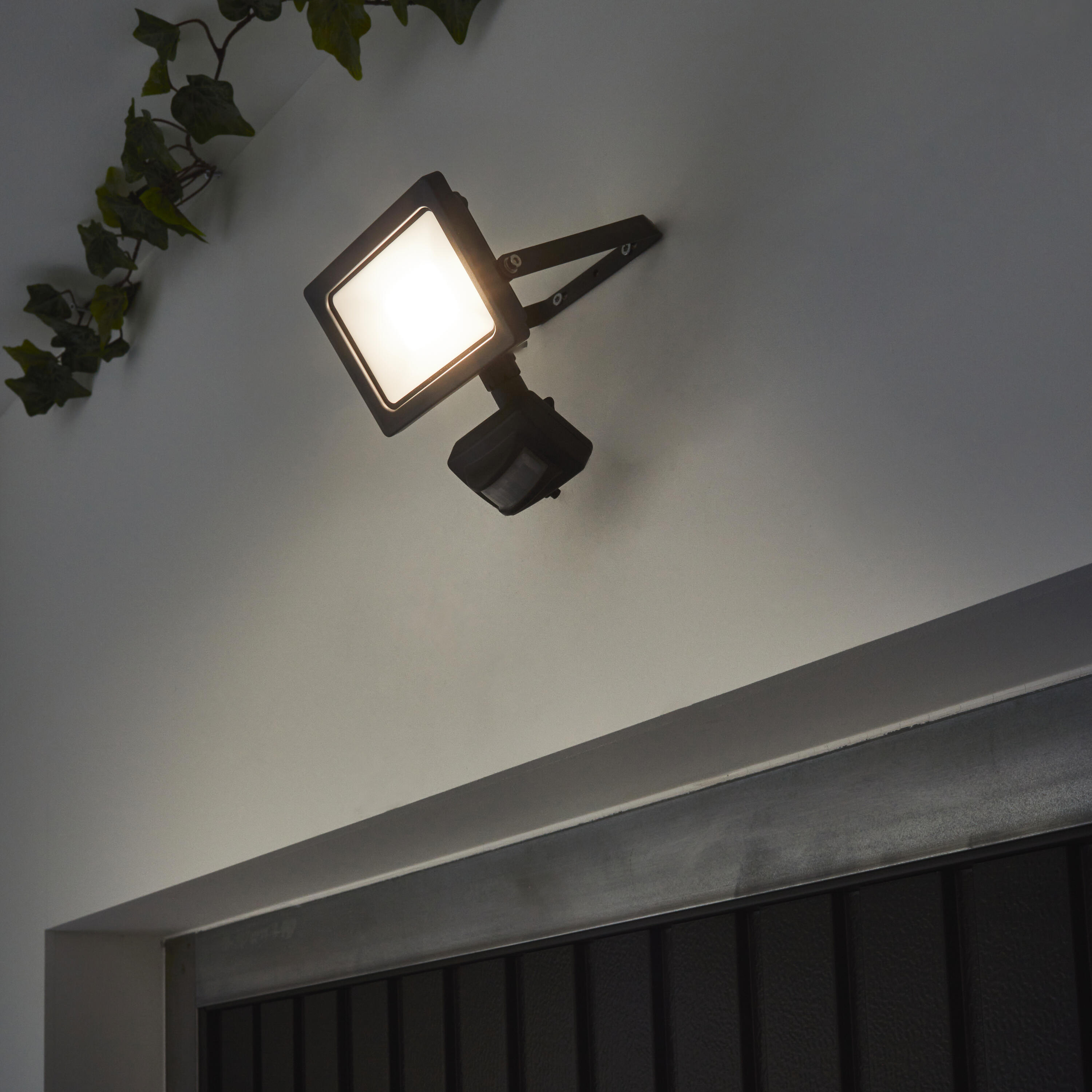 Proyector led yonkers inspire negro c/detector 4050 lm blanco neutro