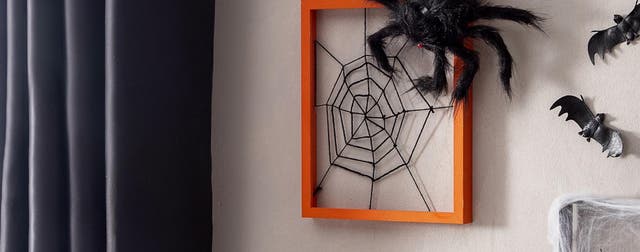 quadro de halloween com aranha gigante