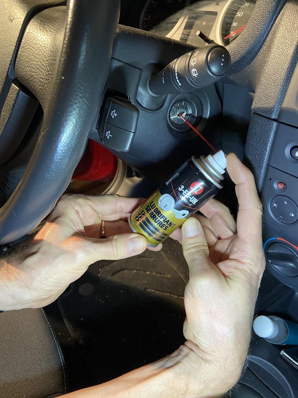 Lubrifiant pour serrure 3-EN-UN TECHNIQUE en aérosol 100 ml - 8