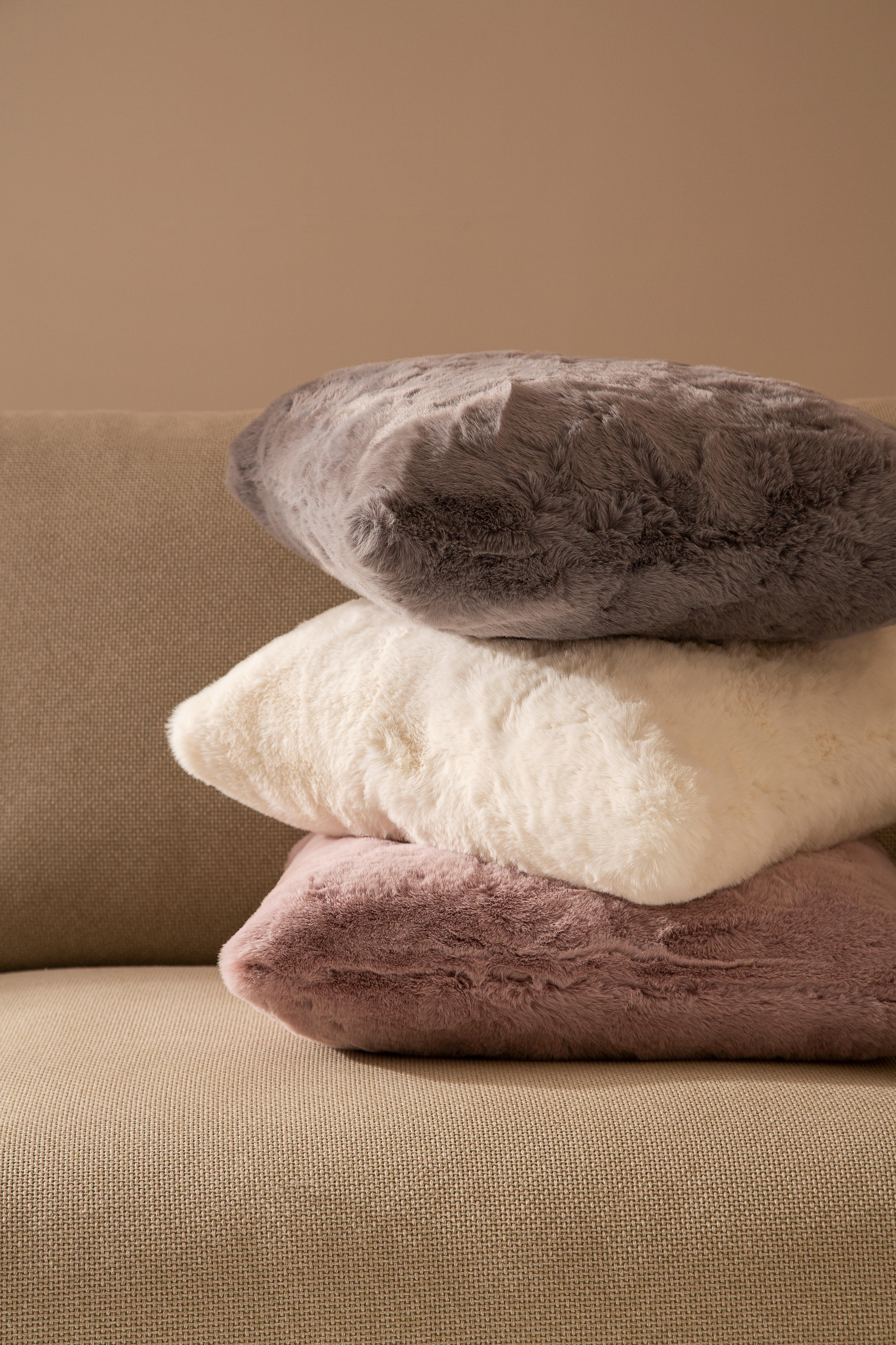 Almofada decorativa INSPIRE SWANNY 45X45CM CREME - 23