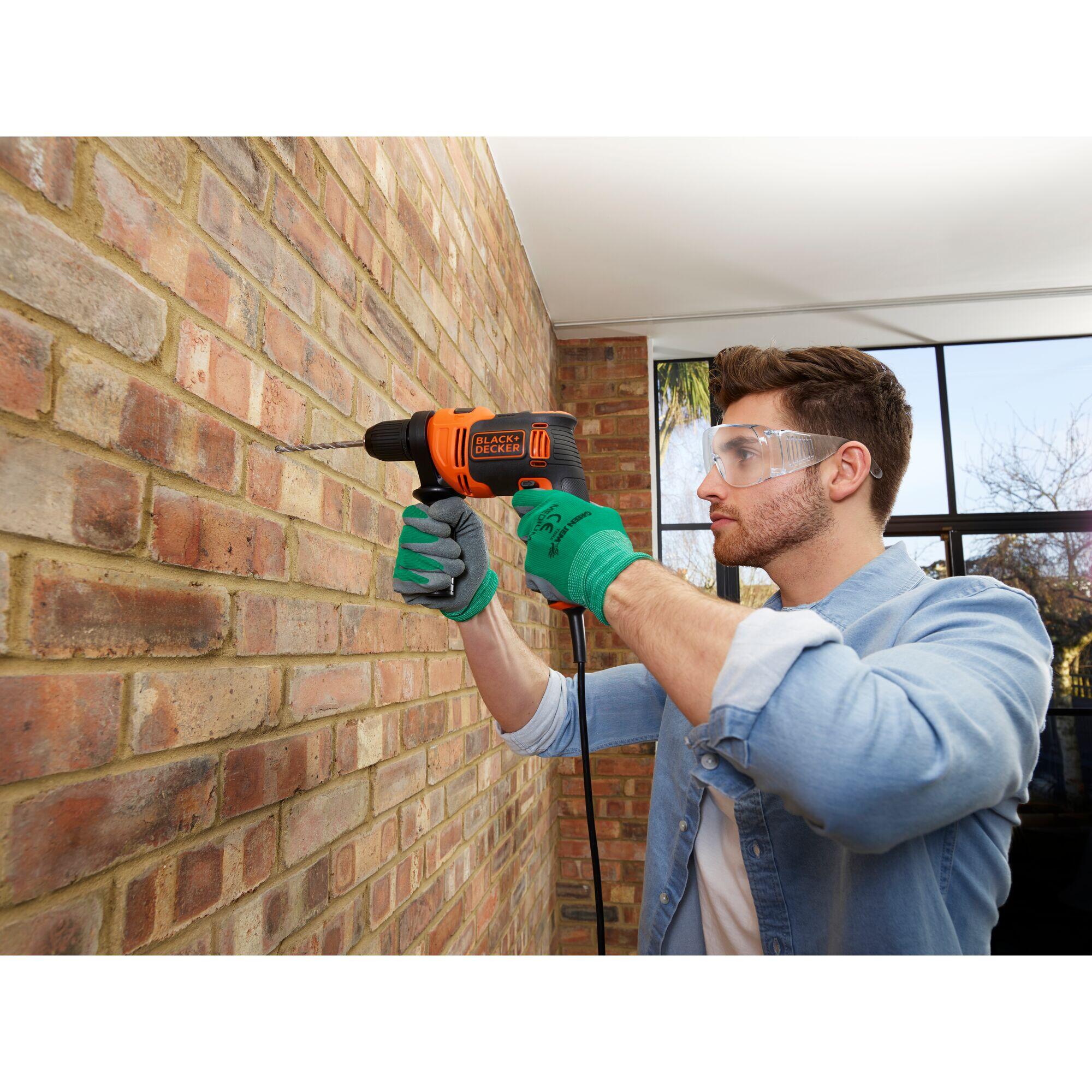 Berbequim com fio percutor 710 W + mala  Black + Decker BEH710K-QS - 16