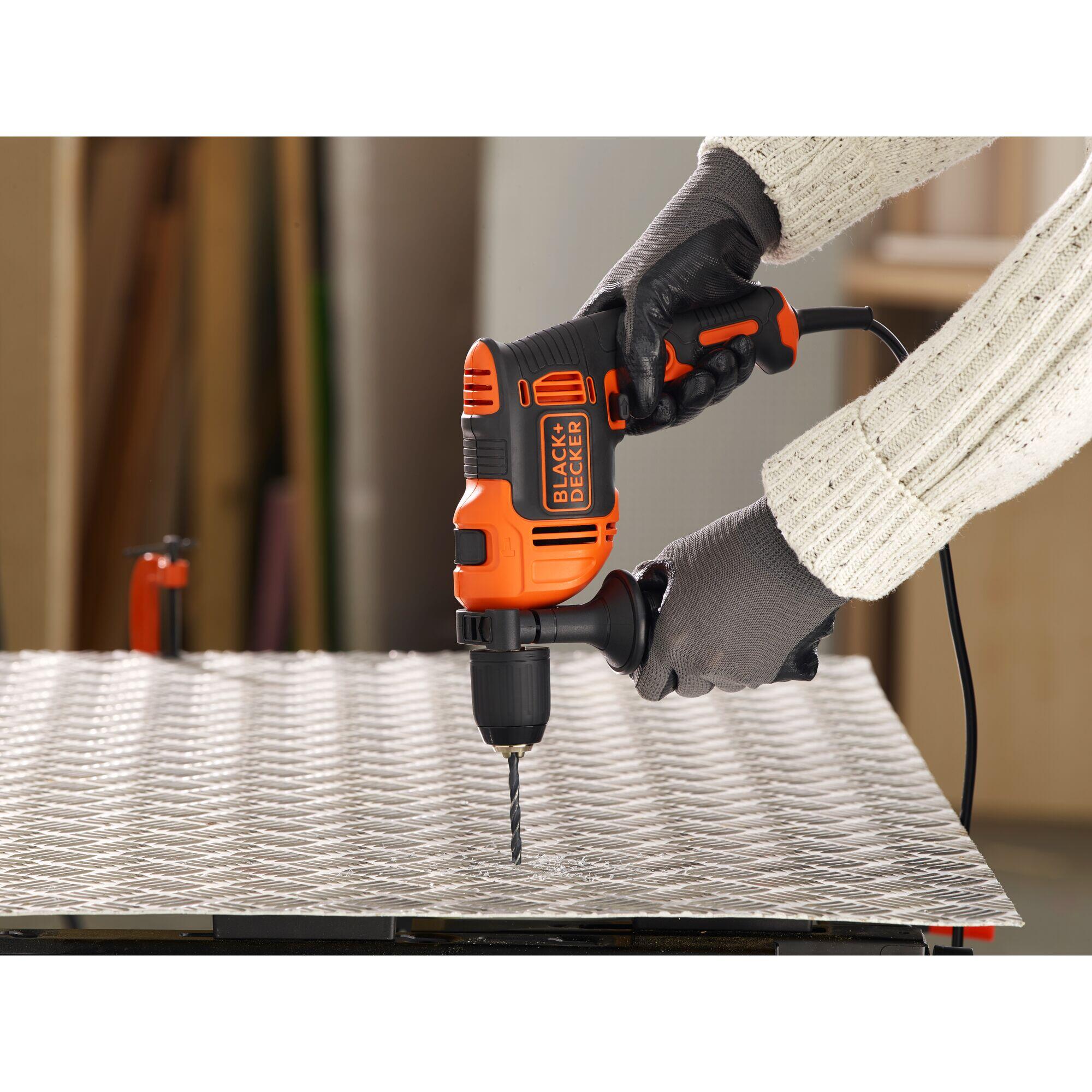 Berbequim com fio percutor 710 W + mala  Black + Decker BEH710K-QS - 14