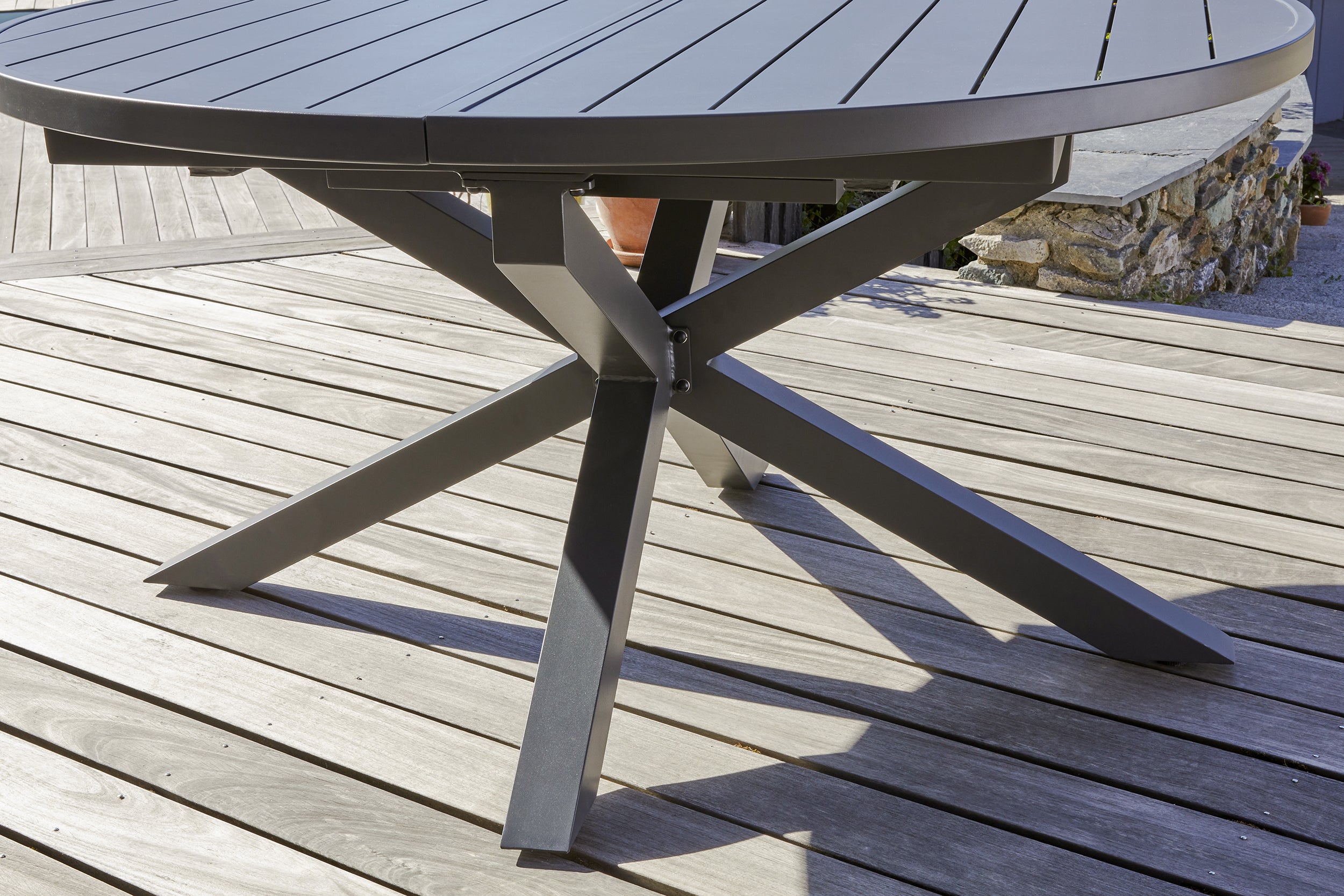 Table de jardin PELOSA 145/199X145 cm en aluminium gris anthracite - DCB GARDEN - 3