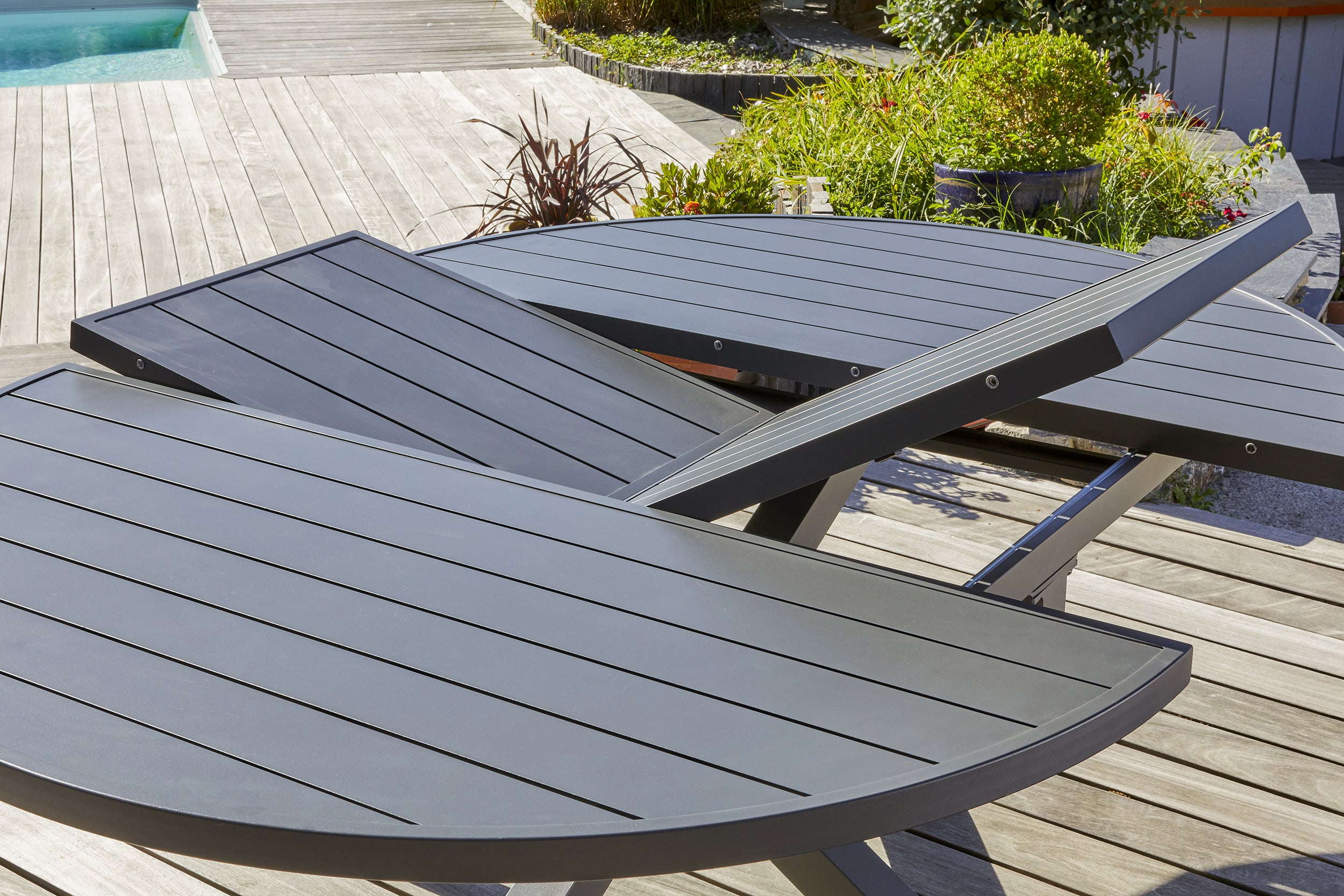 Table de jardin PELOSA 145/199X145 cm en aluminium gris anthracite - DCB GARDEN - 4