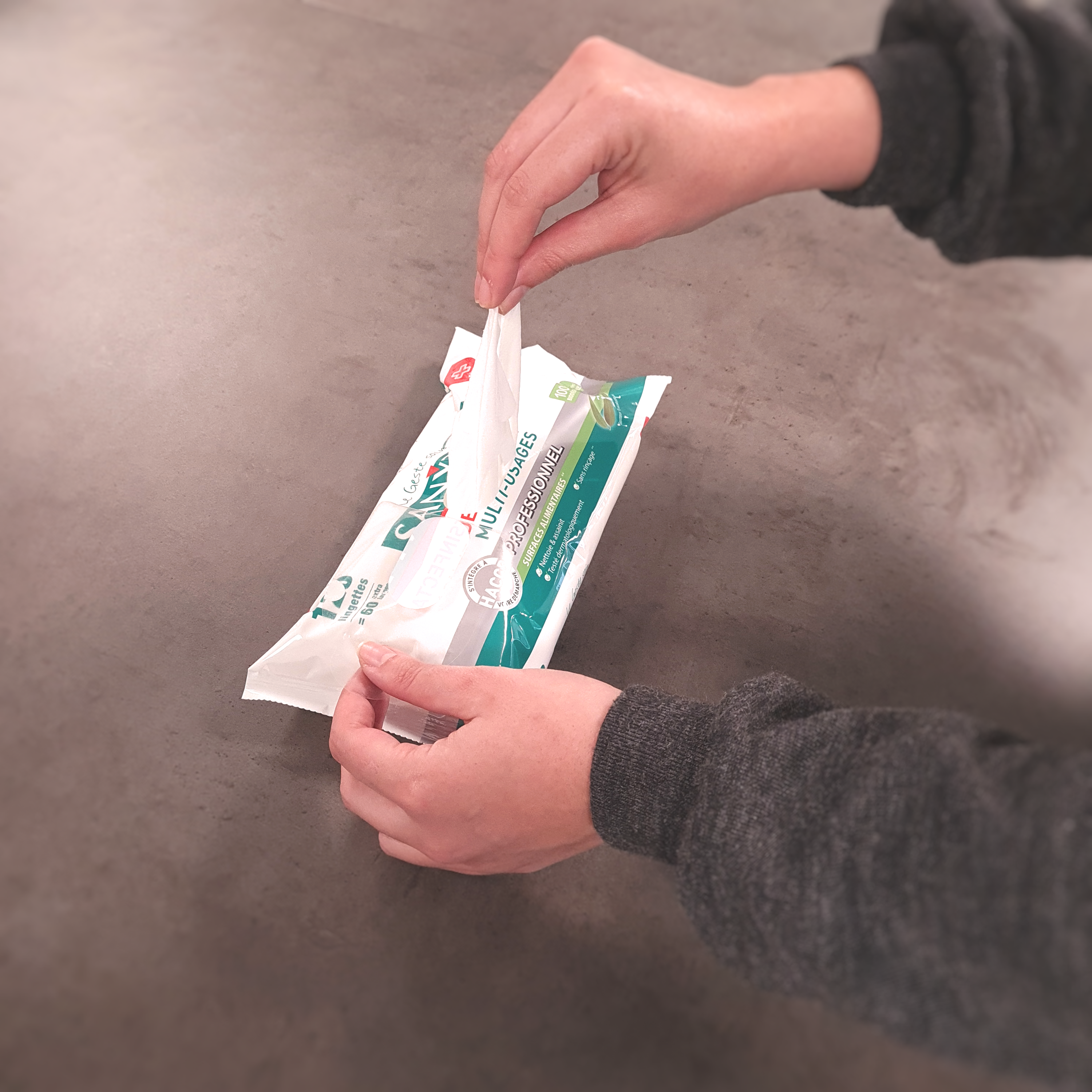 Lingettes désinfectantes SANYTOL x120 - 2