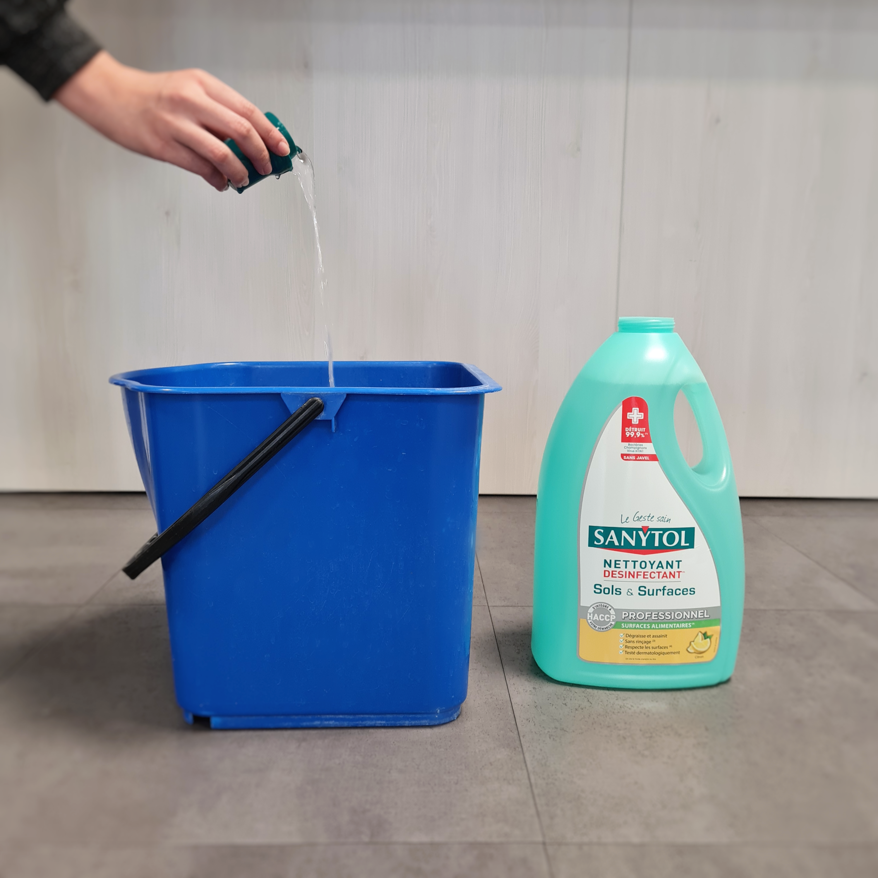 Désinfectant liquide SANYTOL Professionnel, sols et surfaces citron 5L - 2