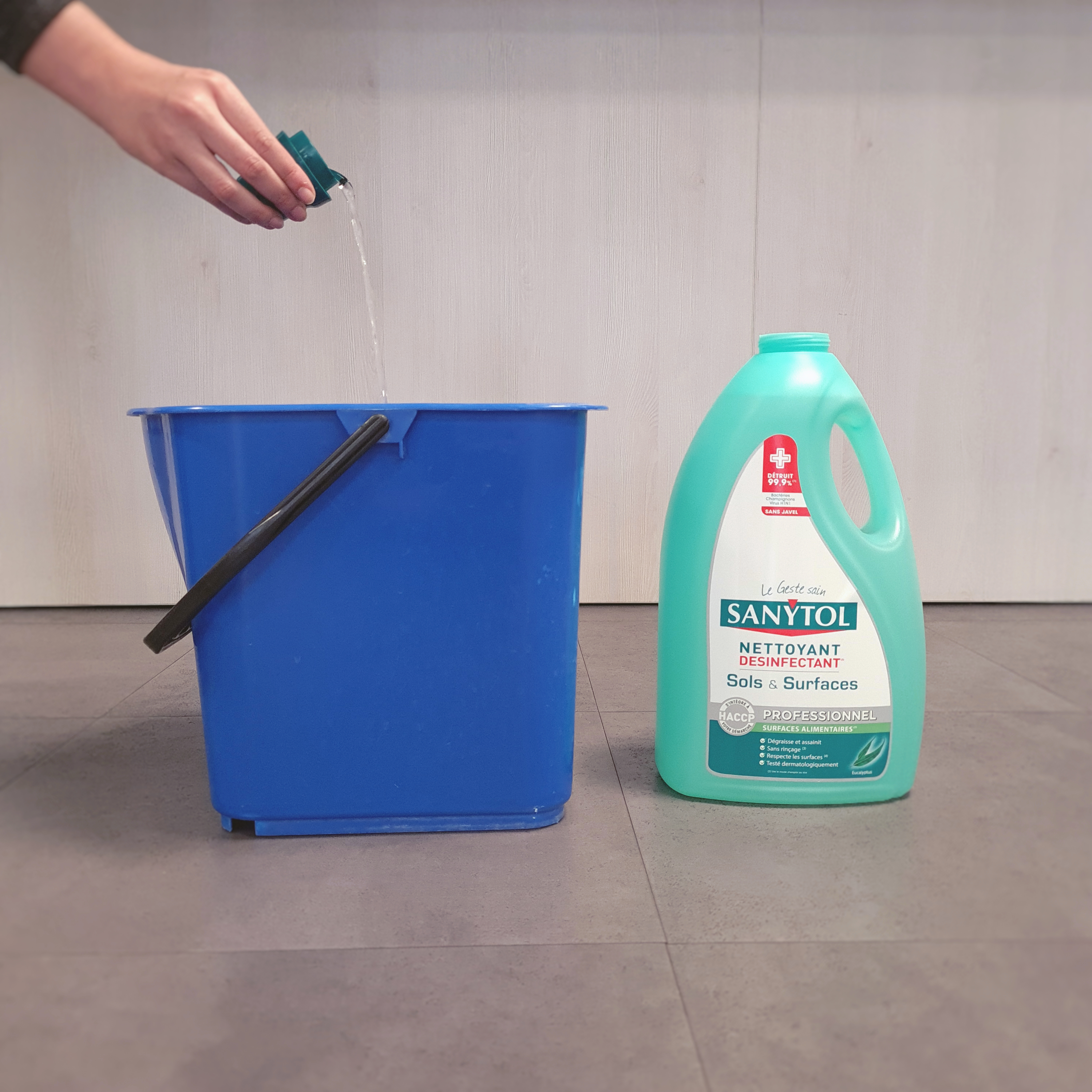 Désinfectant SANYTOL Sols multi surfaces eucalyptus, 5L - 2