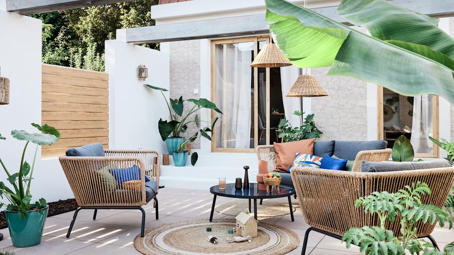 Un jardin en longueur aménagé dans un style nature | Leroy Merlin