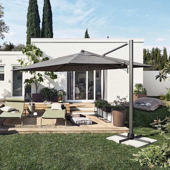 photo d'une terrasse en bois dans le jardin