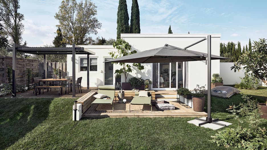 photo d'une terrasse en bois dans le jardin
