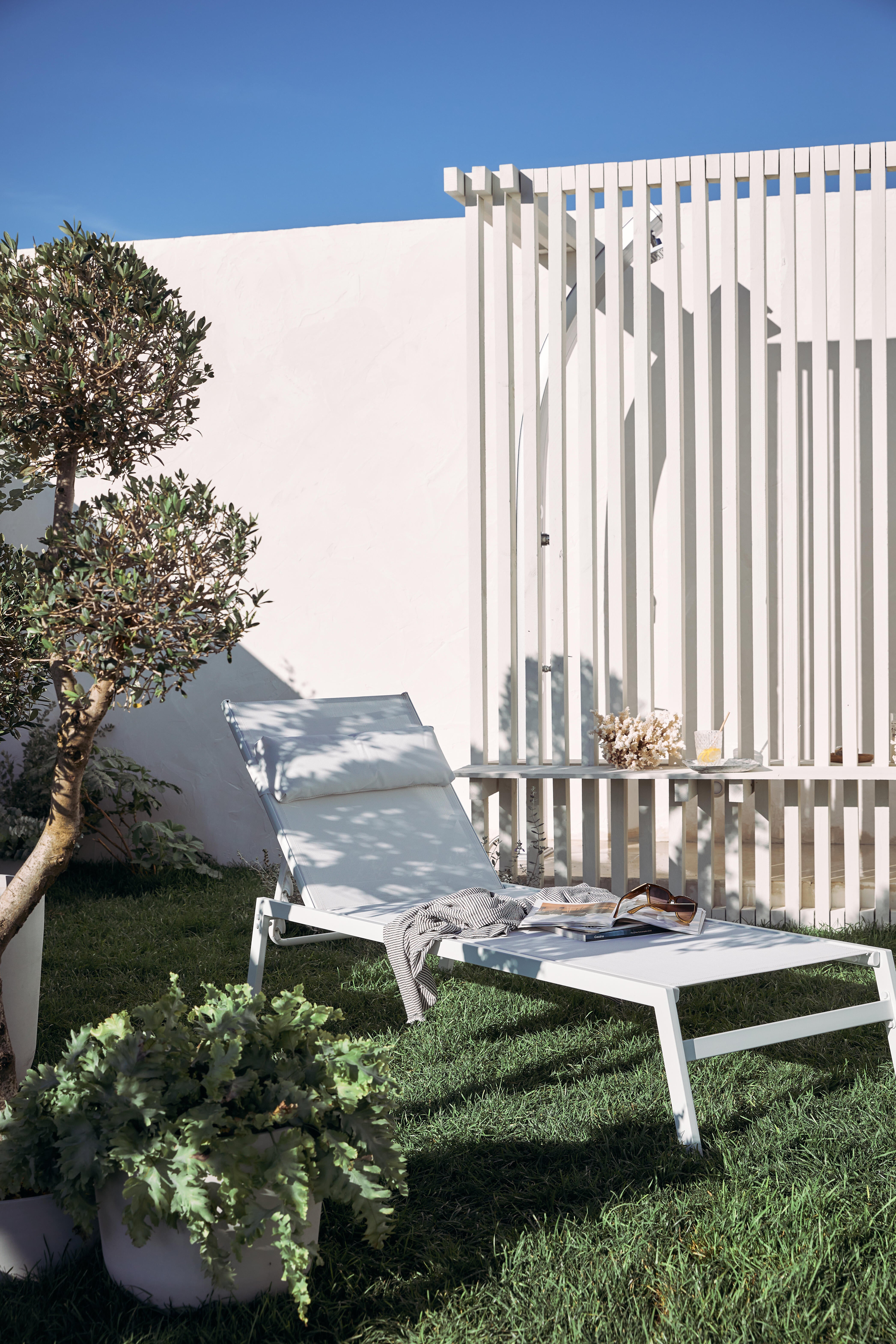 Tumbona de jardín NATERIAL Riba de metal blanco 61x33x199 cm - 12