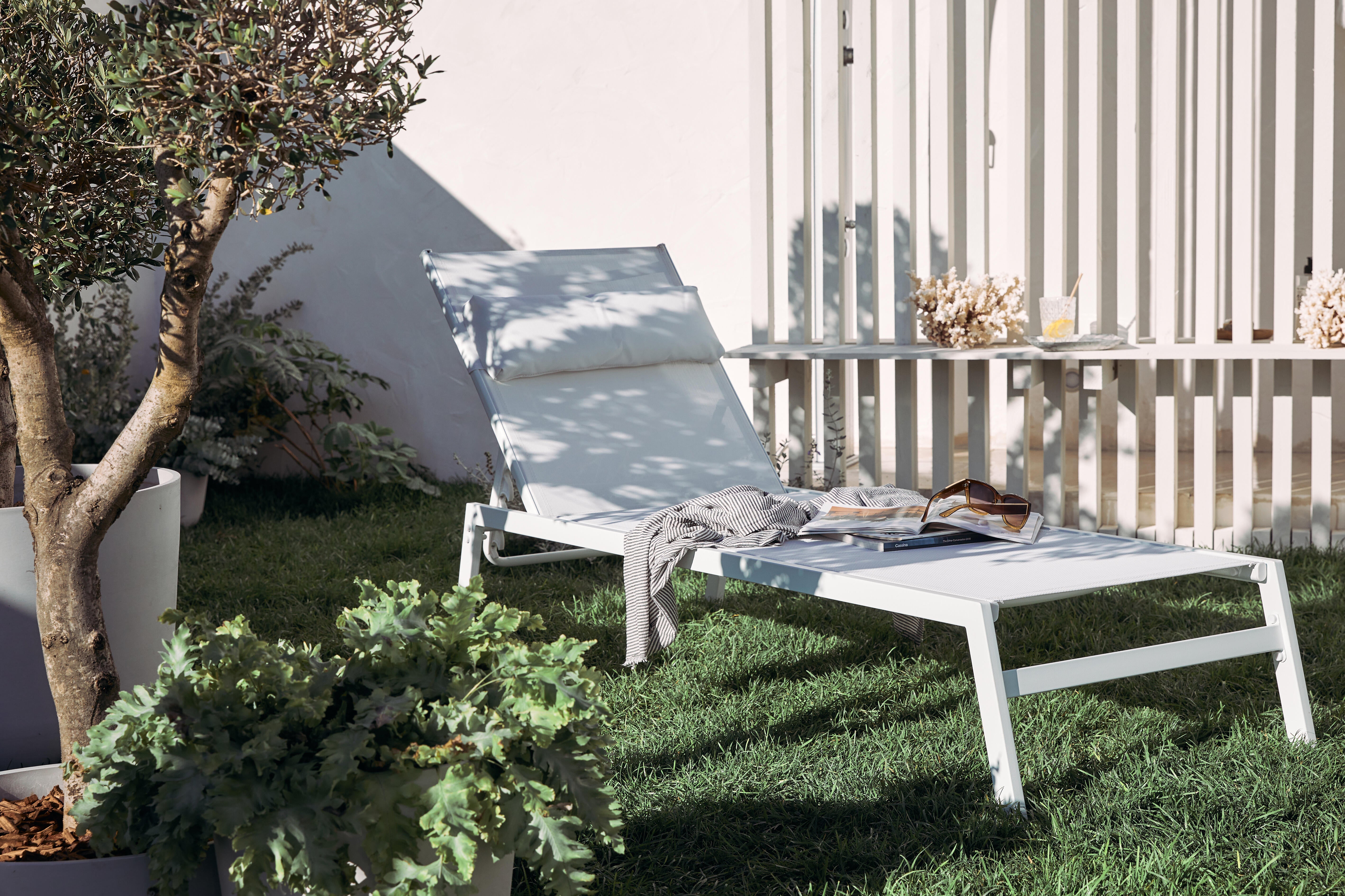 Tumbona de jardín NATERIAL Riba de metal blanco 61x33x199 cm - 2