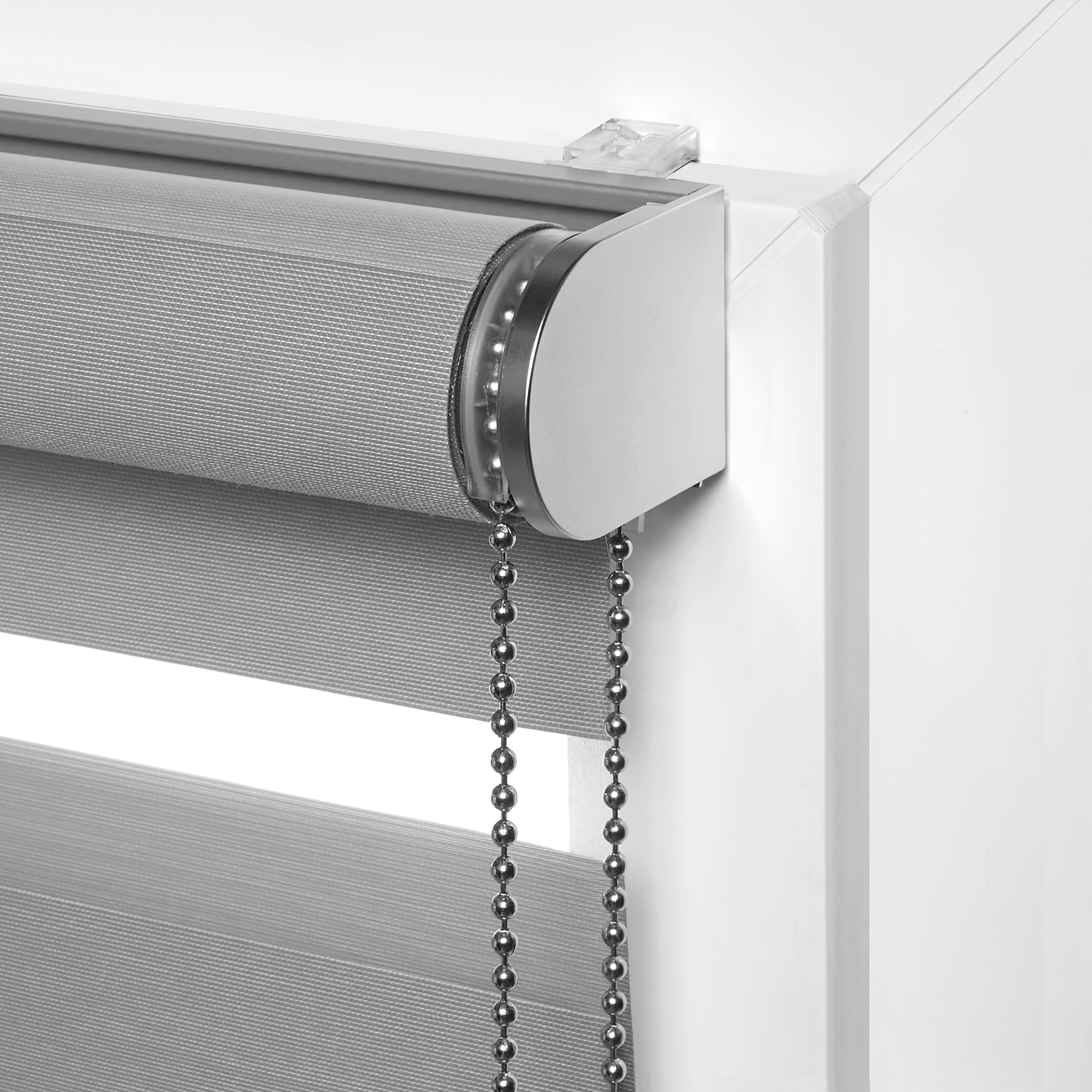 Estor enrollable noche/día  con cadena Bolero poliéster liso gris granite INSPIRE de 75x250cm. Instalación sin taladrar - 12