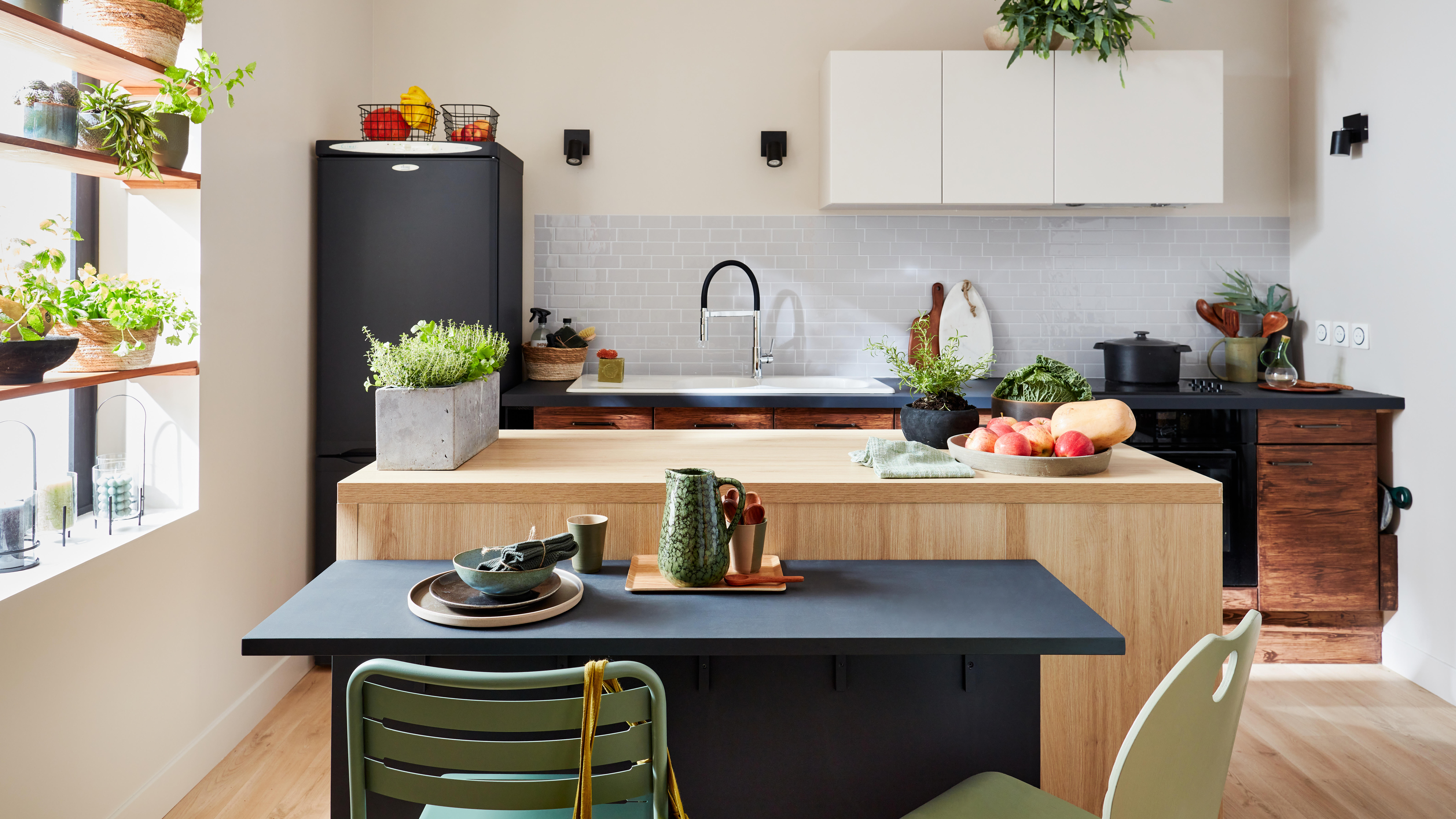 Bombe de peinture Relook tout MAISON DECO noir mat 400 ml - 8