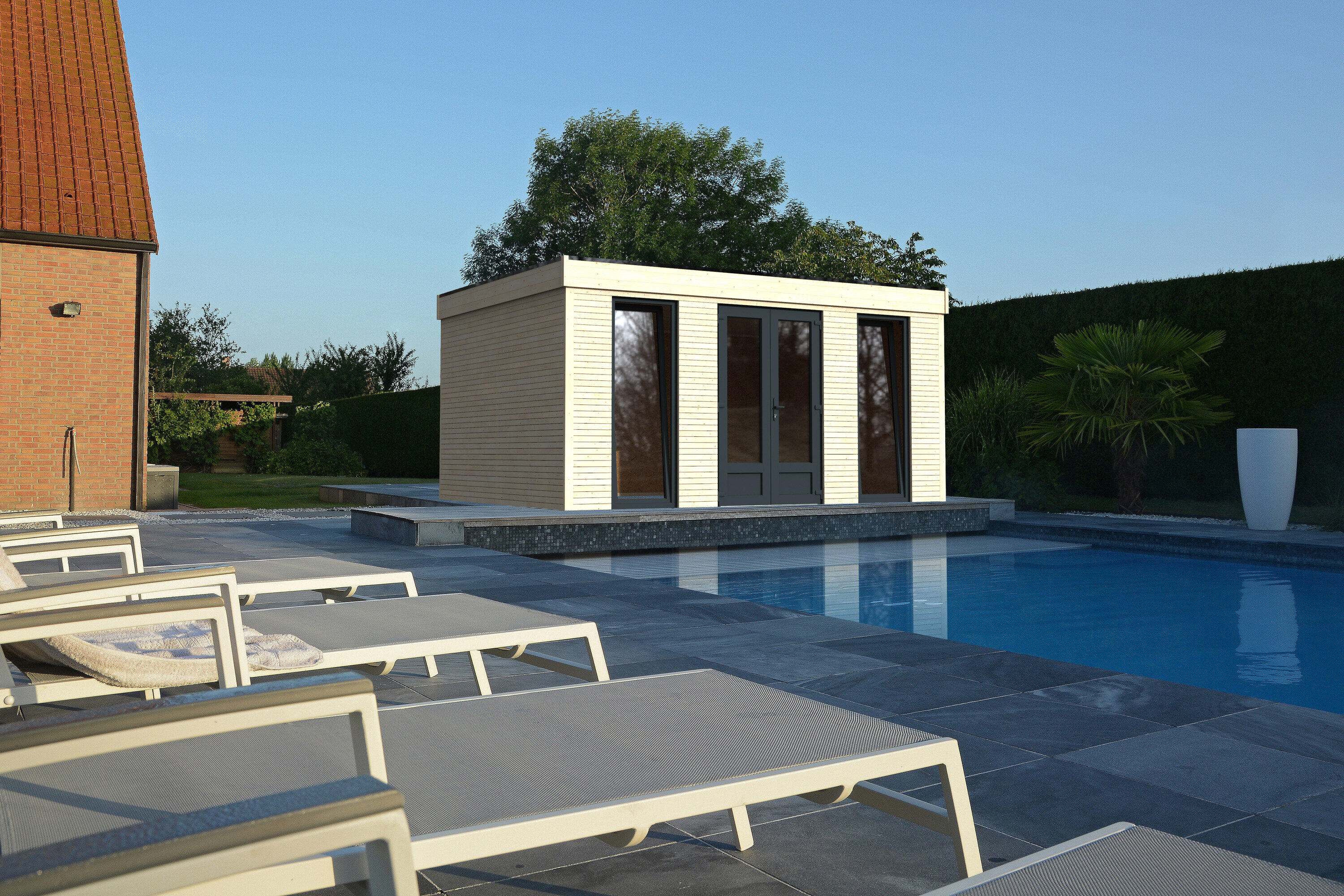 Caseta de madera Eco Lodge de 480x250x497 cm y 23.04 m2 con 90 mm espesor y doble puerta abatible DECOR ET JARDIN - 8