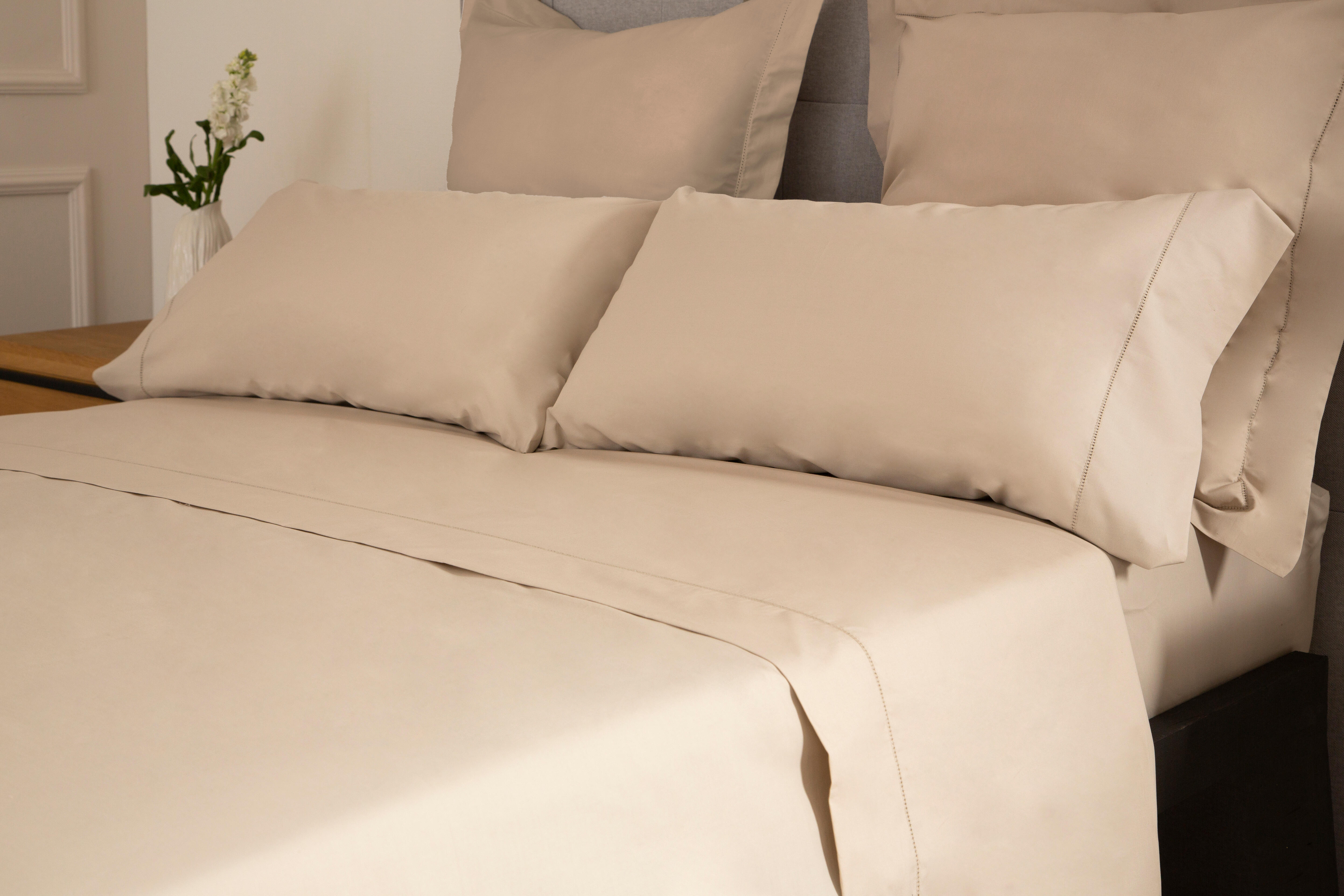 Sábana bajera con elástico algodón percal 200 hilos Vainica beige visón 150x200 para cama de 150 cm - 14