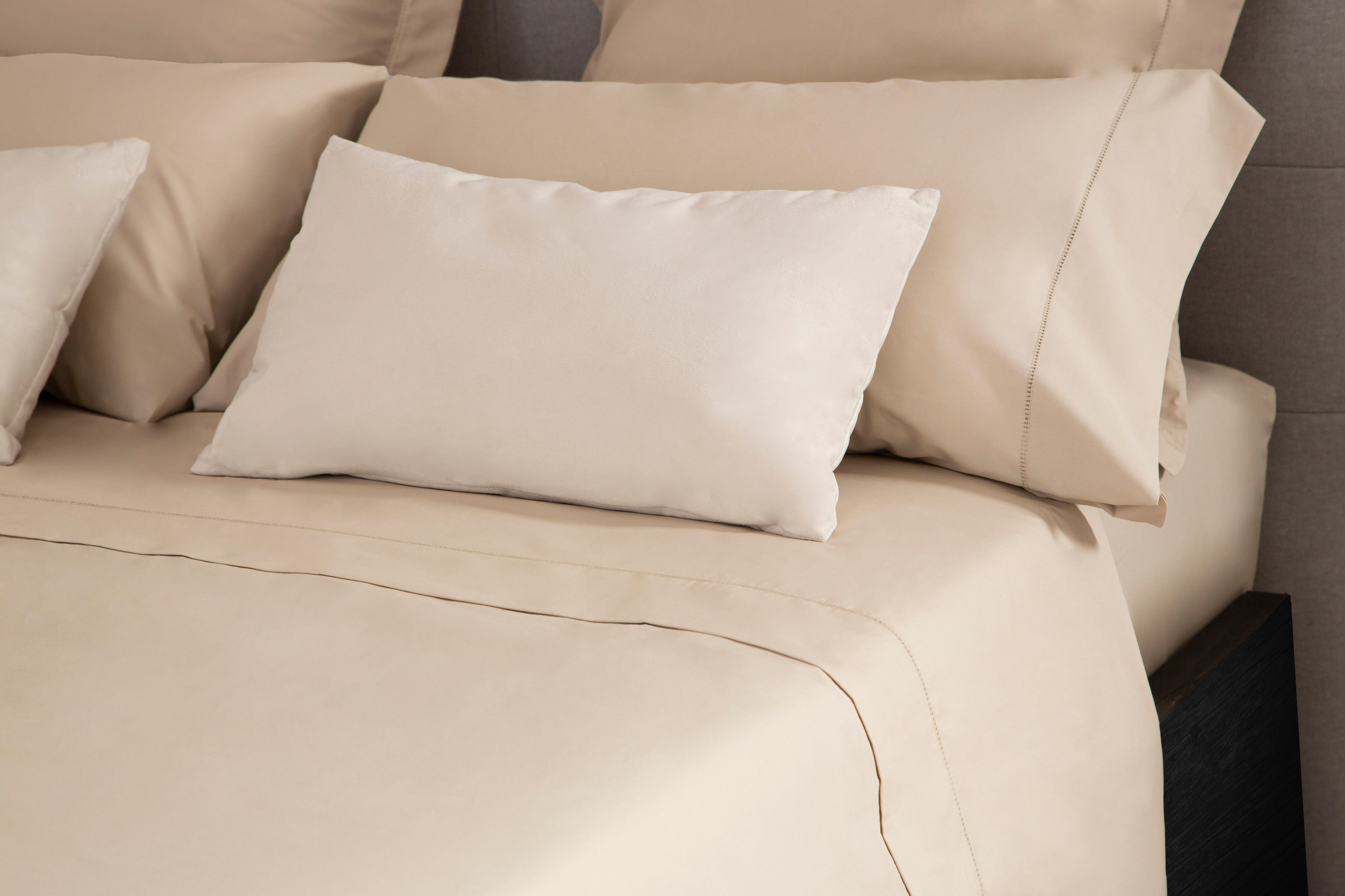 Sábana bajera con elástico algodón percal 200 hilos Vainica beige visón 150x200 para cama de 150 cm - 12