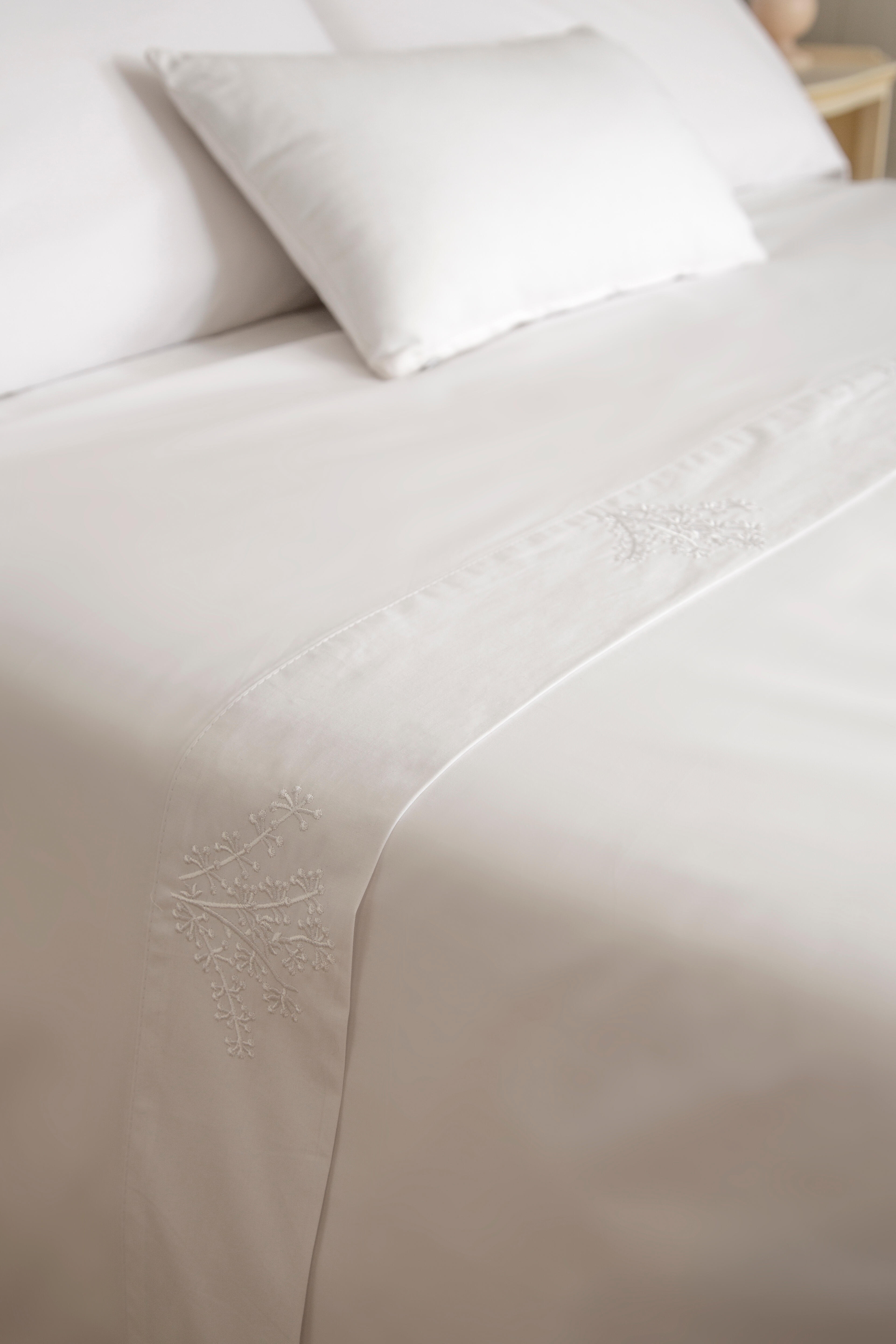 Sábana encimera Bordado Ramas algodón percal 200 hilos blanco 210x270 para cama de 135 cm - 32