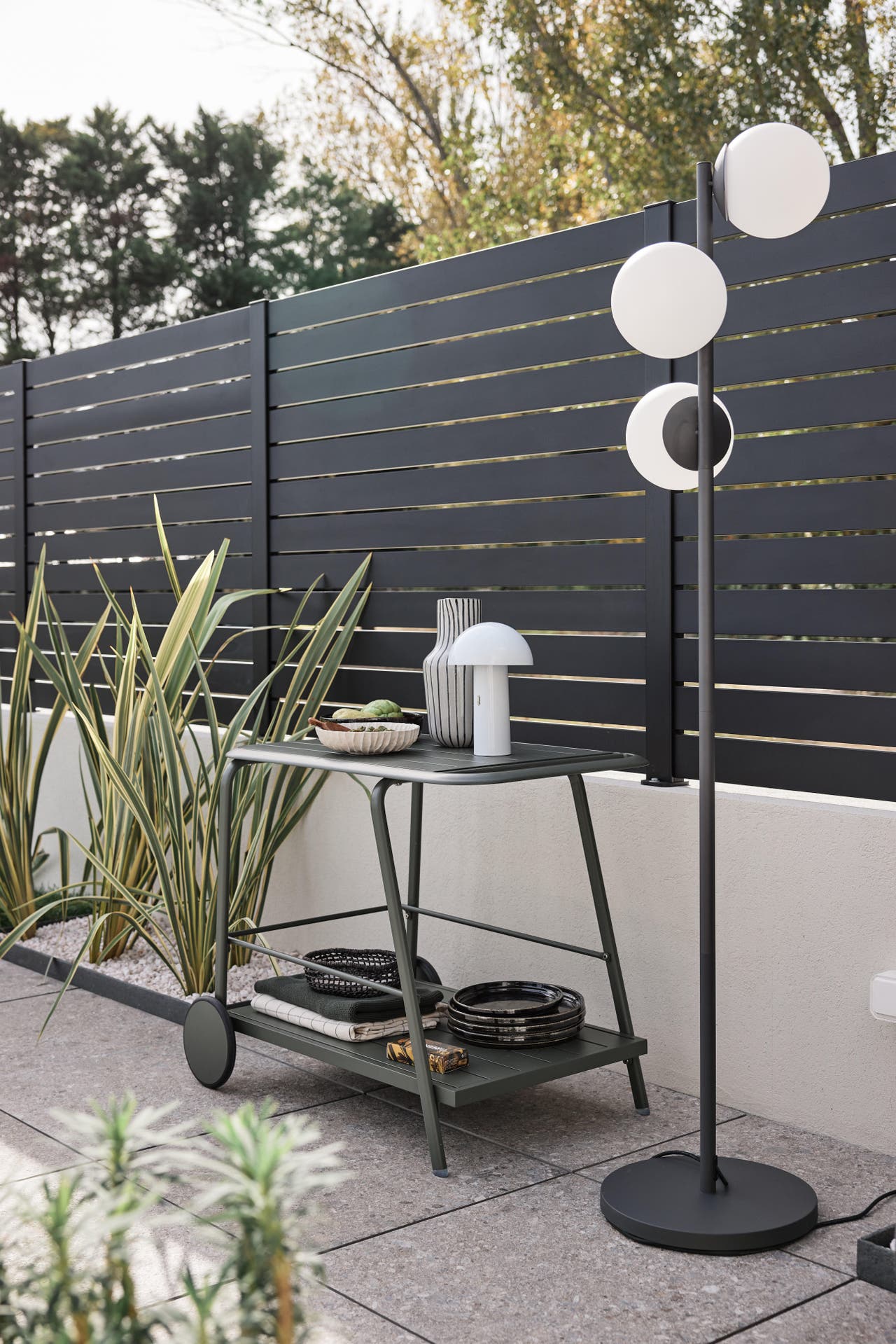 Diapositive Lampadaire et lampe nomade pour une terrasse bien éclairée