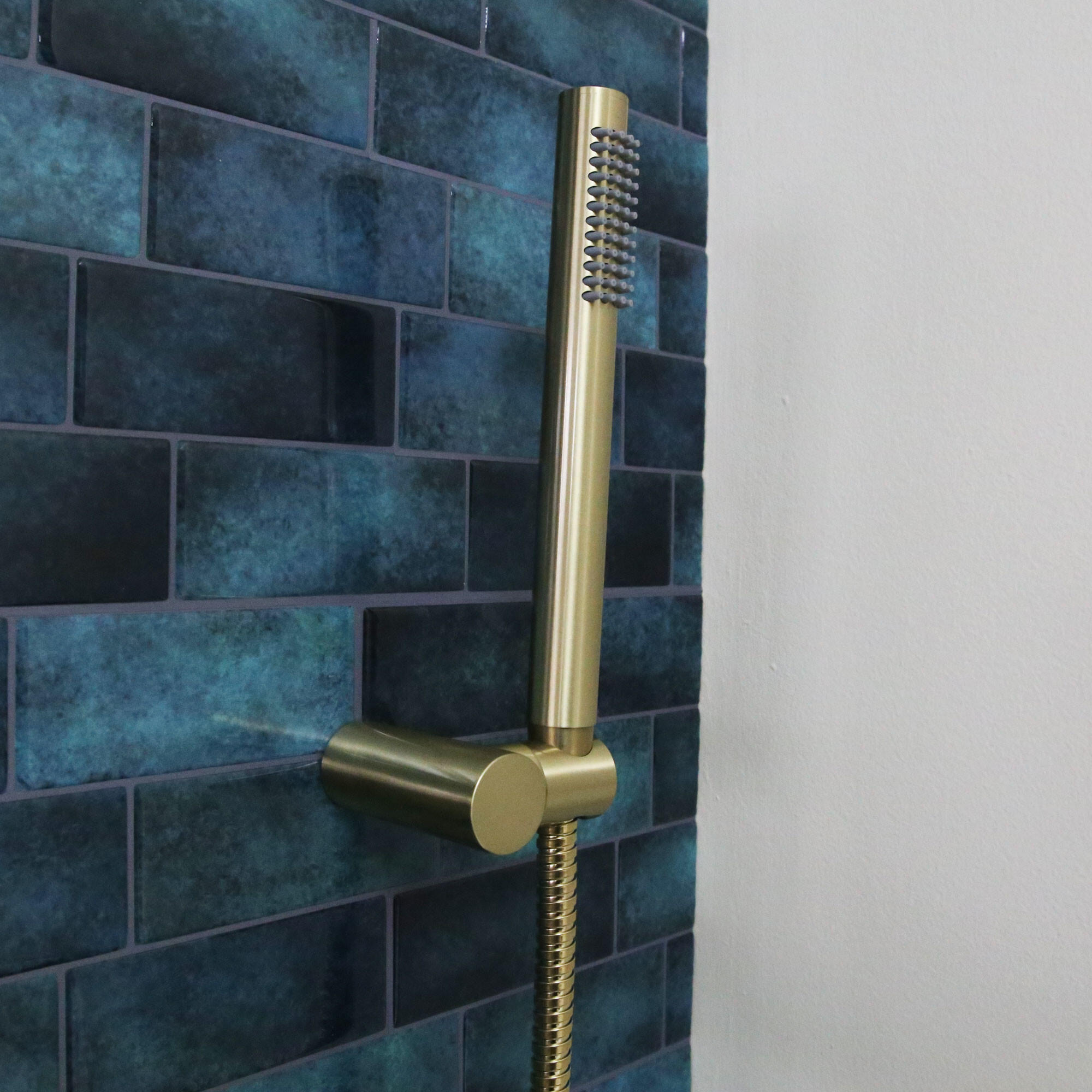 Alcachofa de ducha + flexo + soporte ESSEBAGNO Envol oro con 1 función - 4