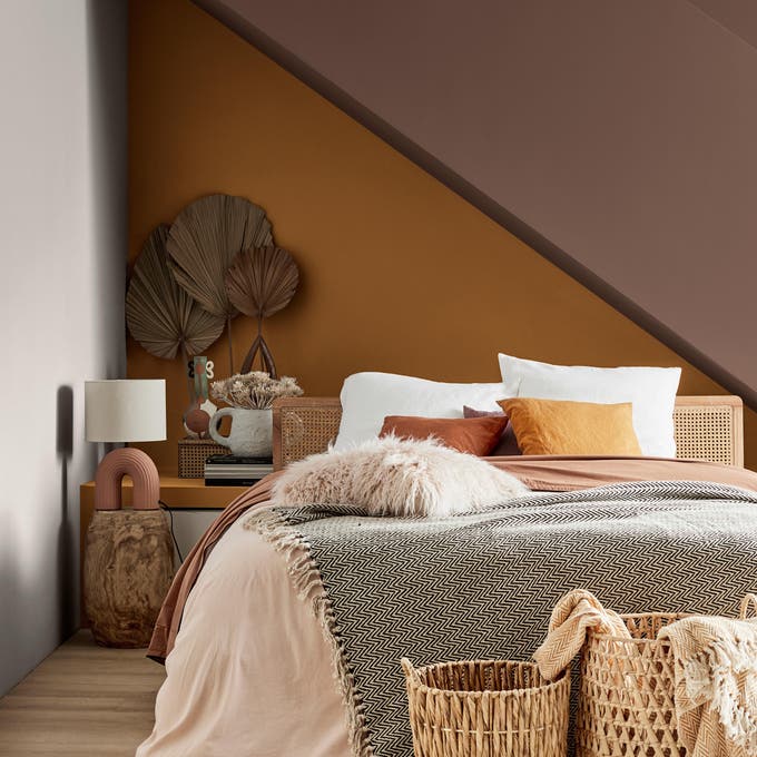 photo d'une chambre à coucher aux couleurs pécan