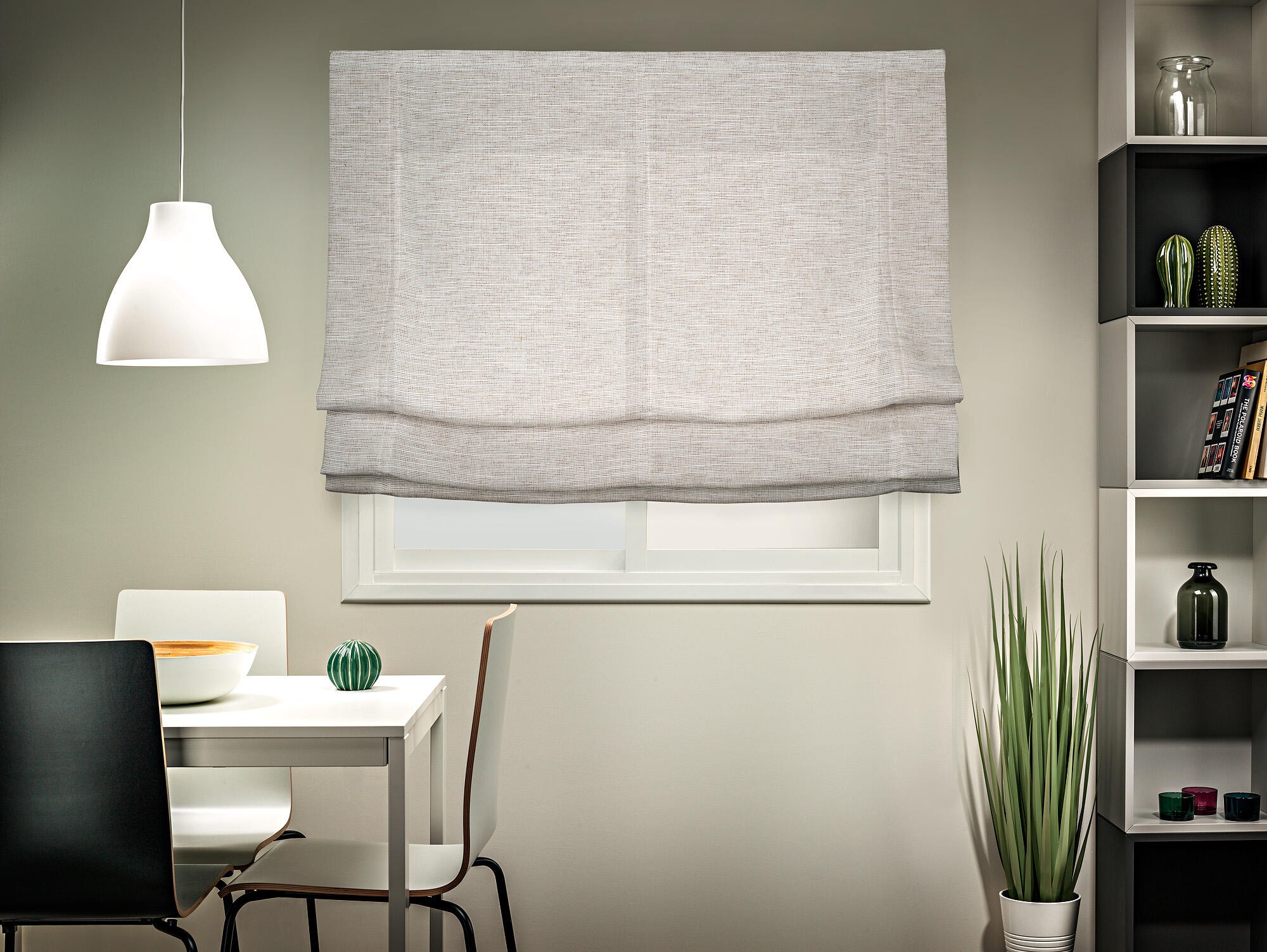 Estor plegable paqueto opaco con cadena toscana poliéster liso beige de 90x175 cm