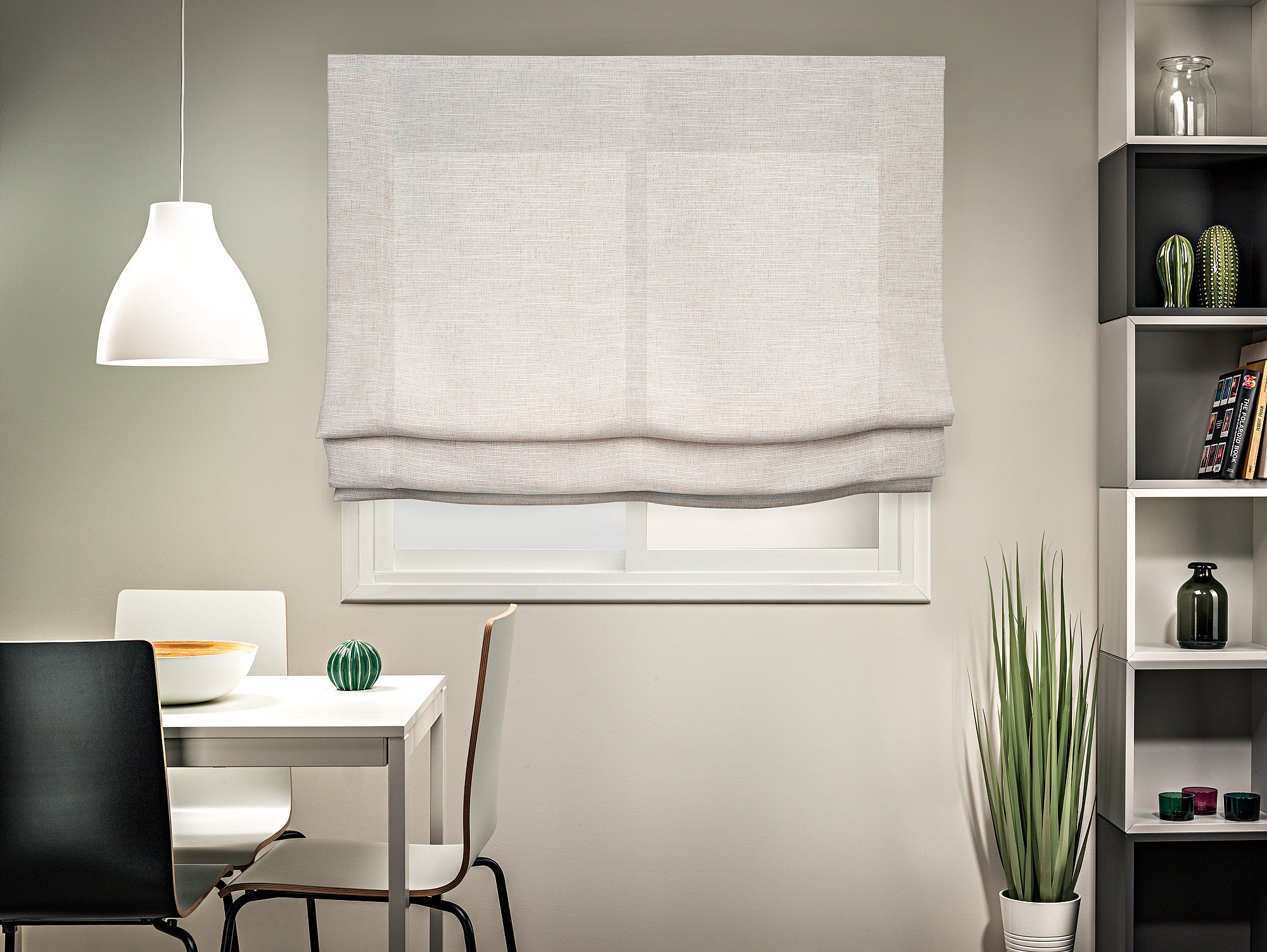 Estor plegable paqueto opaco con cadena toscana poliéster liso beige de 90x175 cm