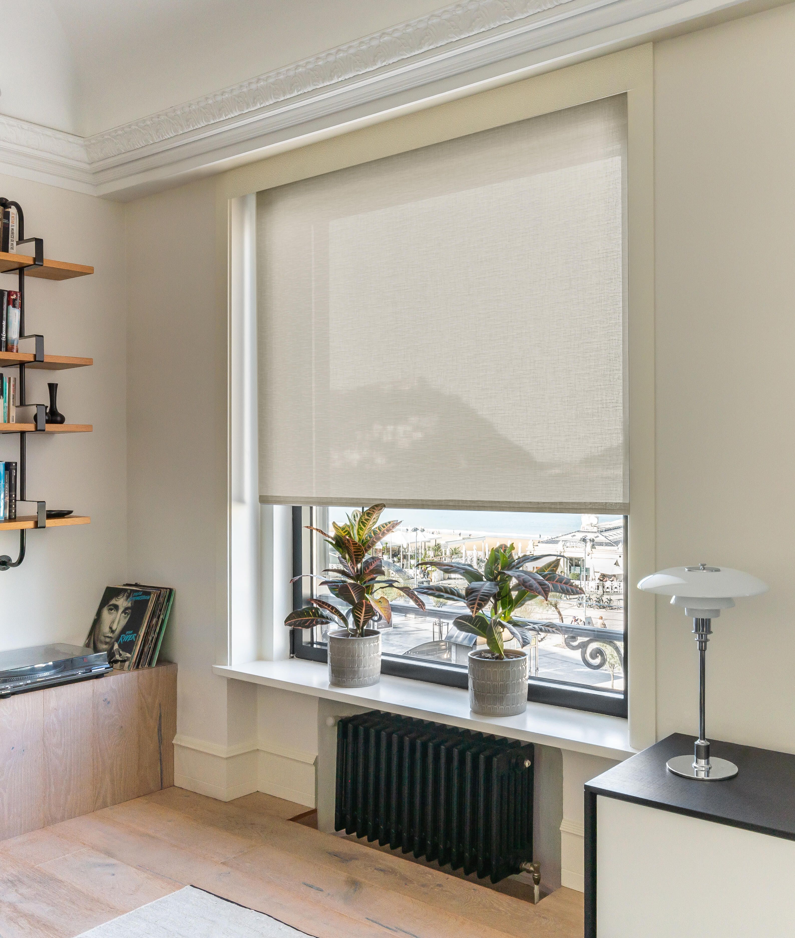 Estor enrollable translúcido con cadena dune poliéster liso beige de 135x190cm