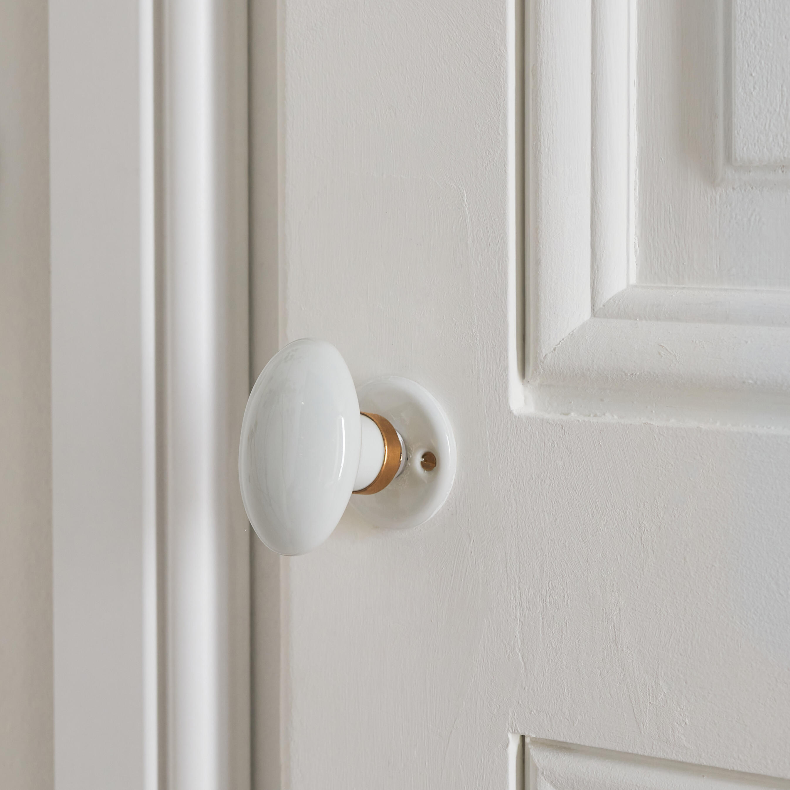 Bouton sur rosace MERIGOUS sans trou porcelaine de limoges blanc/laiton D5 - 6