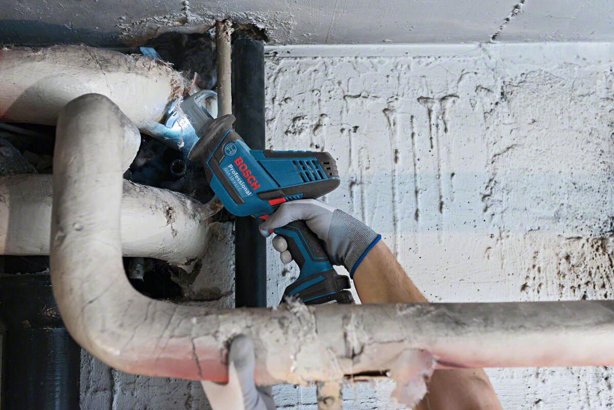 Scie sabre sans fil BOSCH Professional GSA 18V-LIC sans batterie - 3