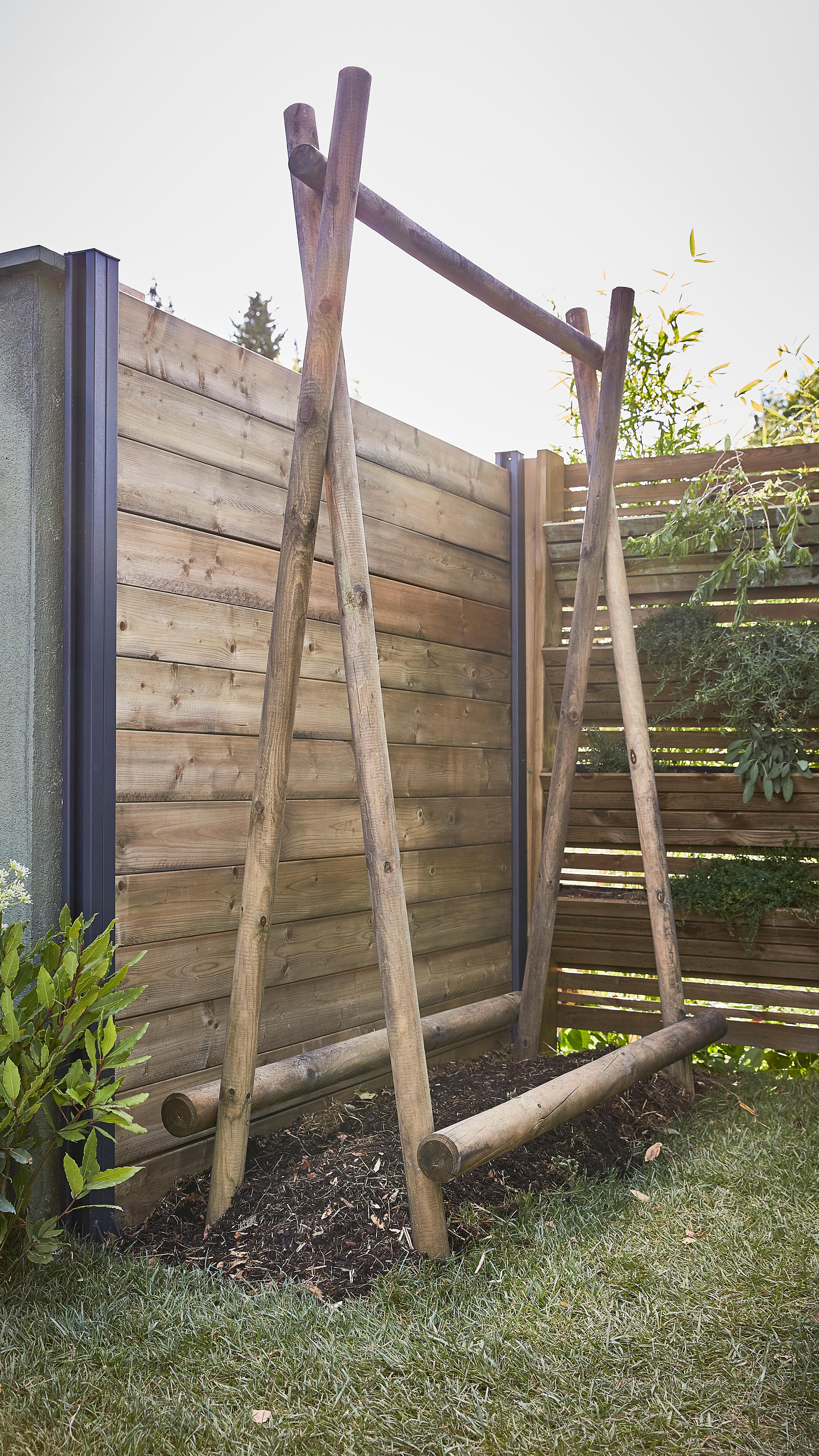 Estaca de madera de 2,5 m de alto y 6 cm de diámetro - 11